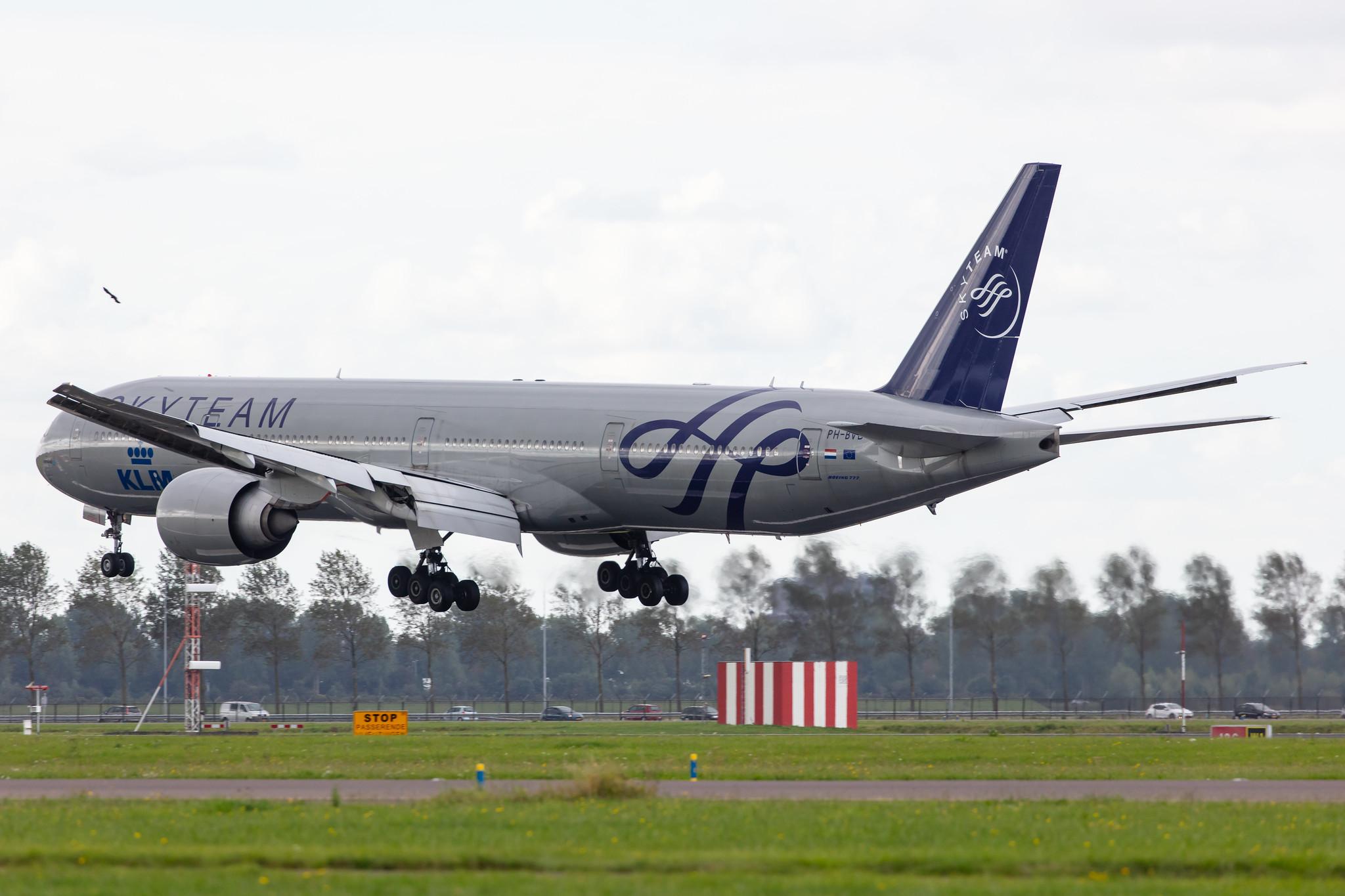 Amsterdam Airport Schiphol: KLM (KL / KLM) |  Livery: SkyTeam Livery |  Boeing 777-306(ER) B77W | PH-BVD | MSN 35979
