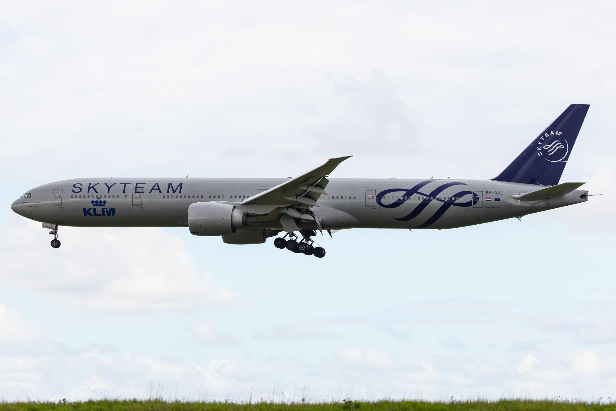 Amsterdam Airport Schiphol: KLM (KL / KLM) |  Livery: SkyTeam Livery |  Boeing 777-306(ER) B77W | PH-BVD | MSN 35979