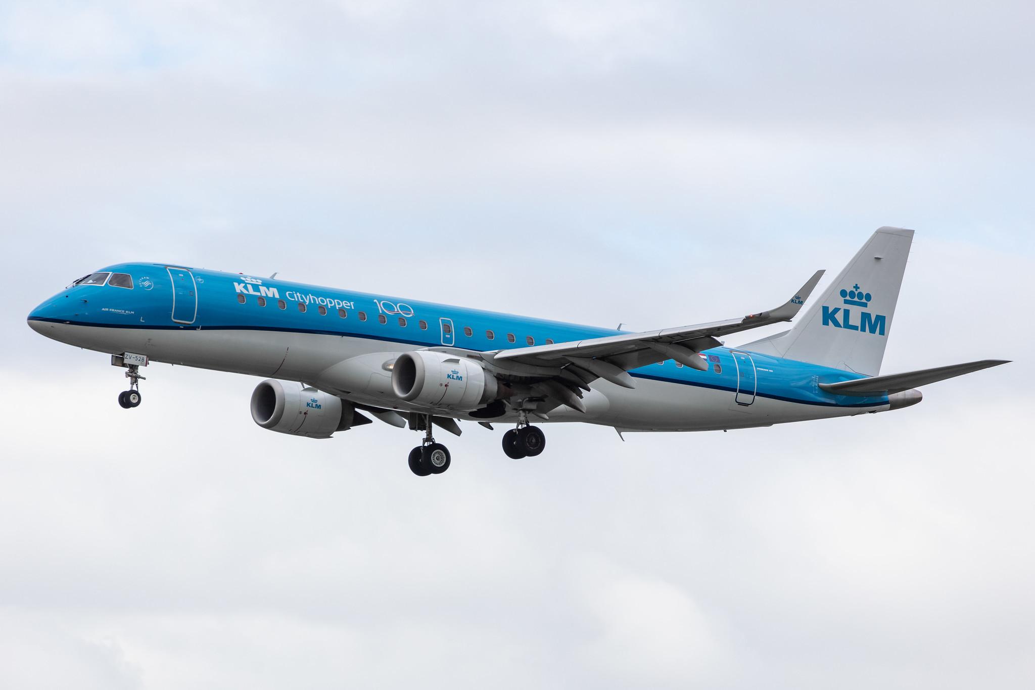 Amsterdam Airport Schiphol: KLM (KL / KLM) | Operator: KLM Cityhopper |  Embraer E190STD E190 | PH-EZV | MSN 19000528