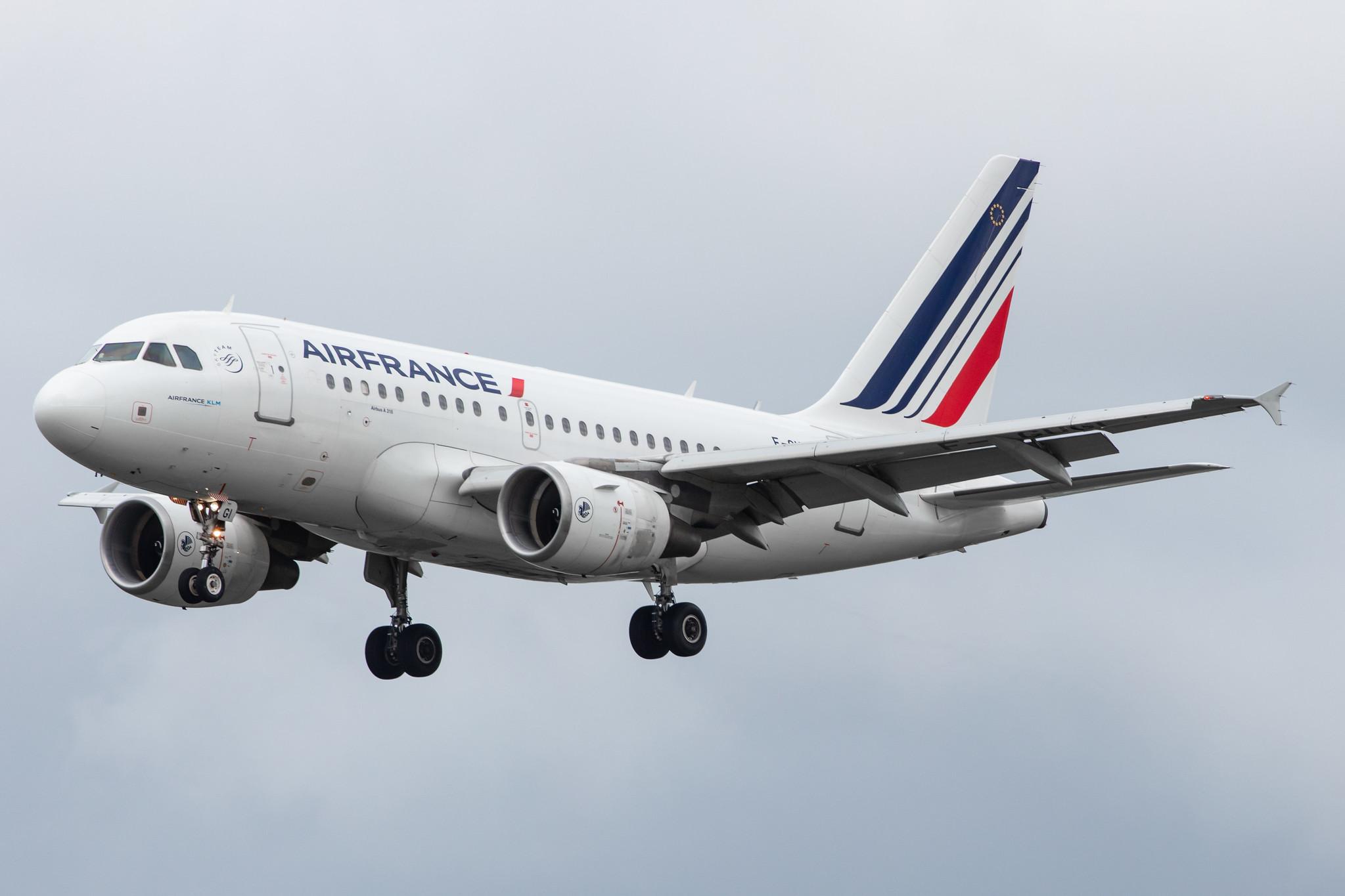 Amsterdam Airport Schiphol: Air France (AF / AFR) |  Airbus A318-111 A318 | F-GUGI | MSN 2350