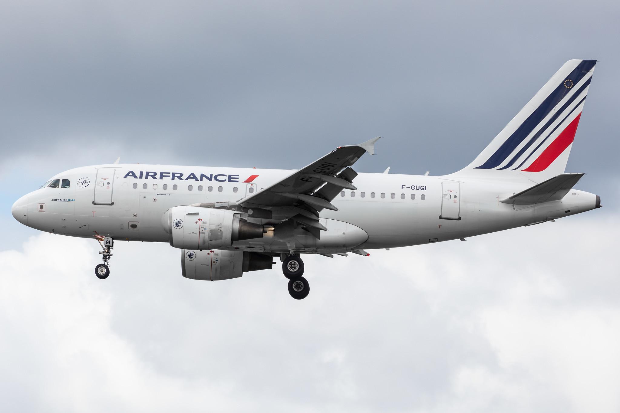 Amsterdam Airport Schiphol: Air France (AF / AFR) |  Airbus A318-111 A318 | F-GUGI | MSN 2350