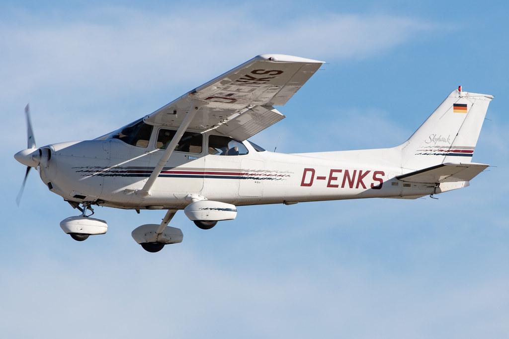 Hamburg Airport: Hanseatischer Fliegerclub Hamburg |  Cessna 172R C172 | D-ENKS | MSN 172-80136