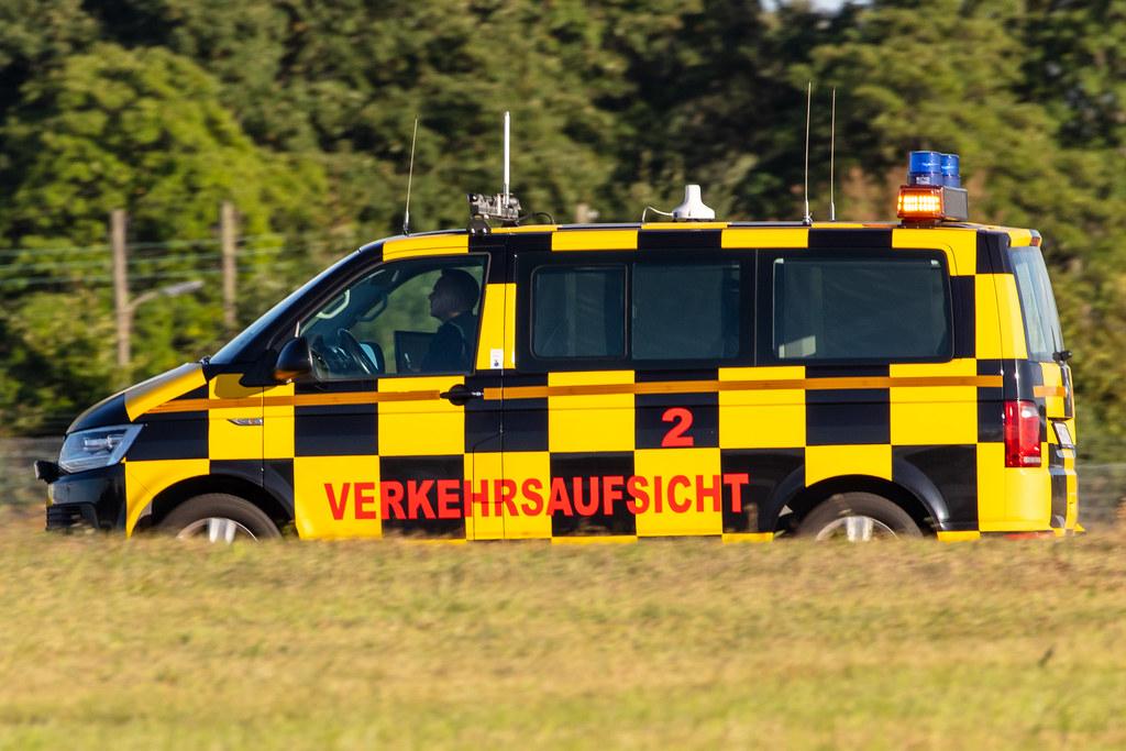Hamburg Airport: Verkehrsaufsicht 2 | Follow Me