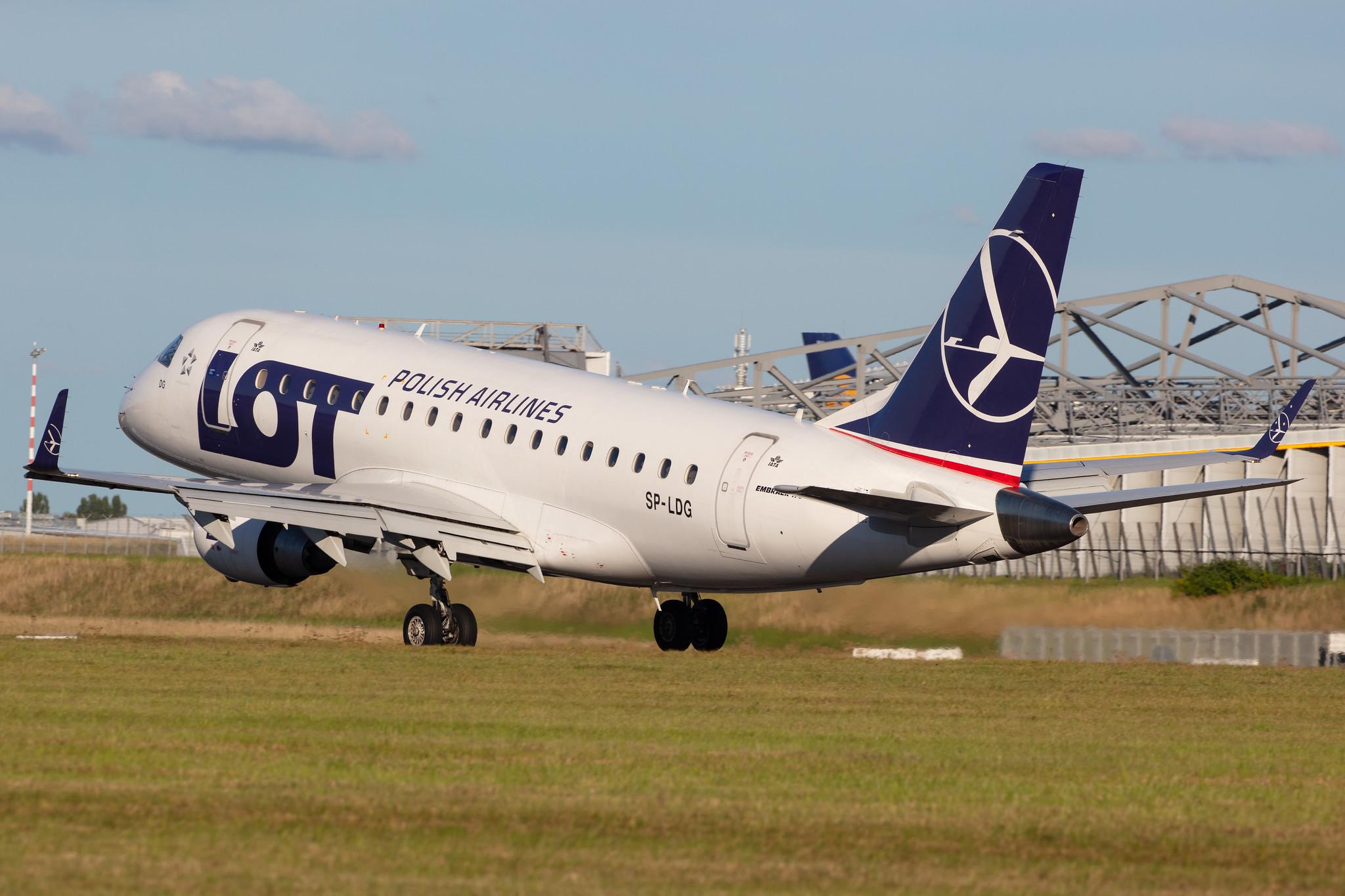 Hamburg Airport: LOT (LO / LOT) |  Embraer E170STD E170 | SP-LDG | MSN 17000065