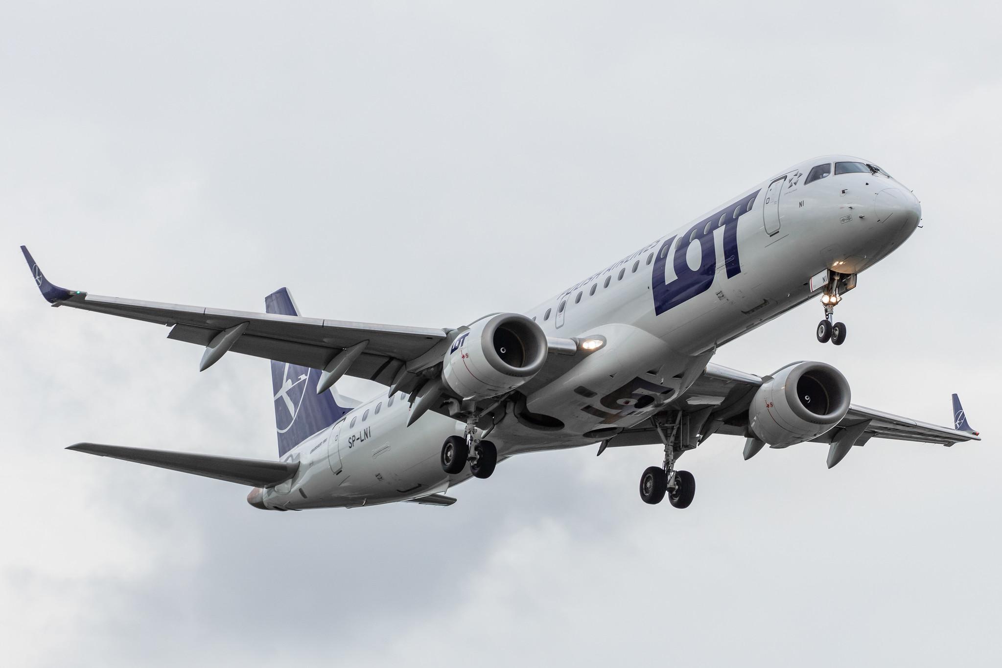 Amsterdam Airport Schiphol: LOT (LO / LOT) |  Embraer E195LR E195 | SP-LNI | MSN 19000240