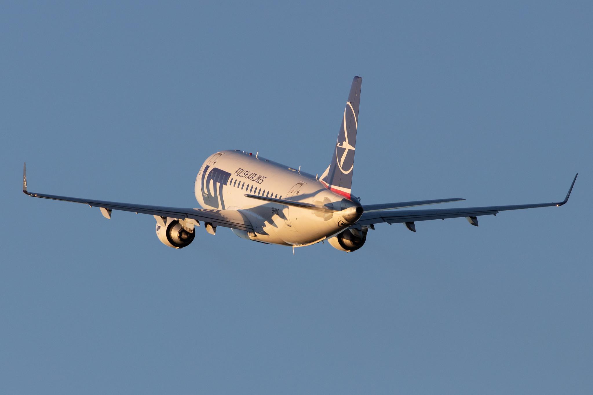 Hamburg Airport: LOT (LO / LOT) |  Embraer E170STD E170 | SP-LDG | MSN 17000065