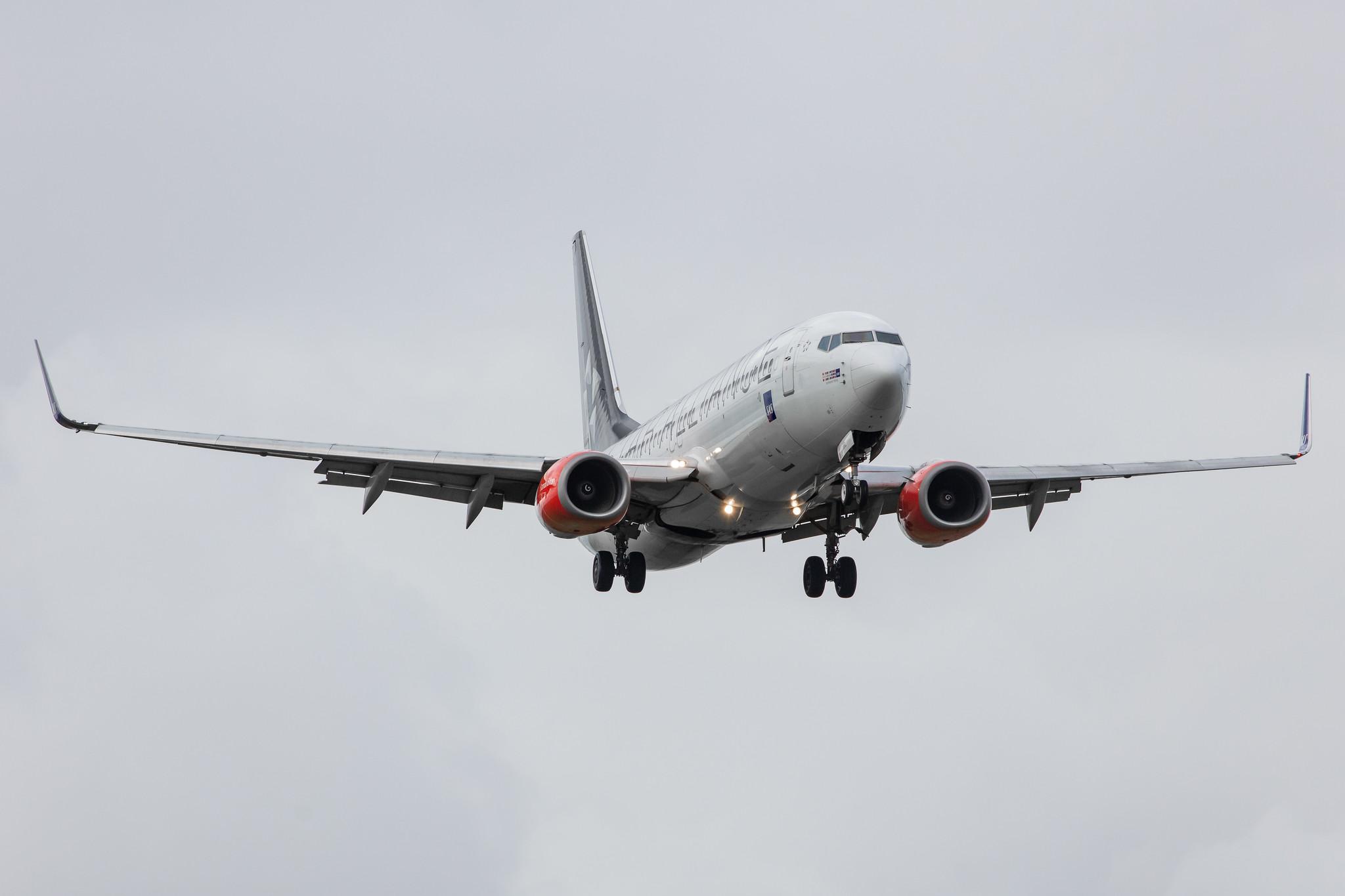 Amsterdam Airport Schiphol: SAS (SK / SAS) |  Livery: Star Alliance Livery |  Boeing 737-883 B738 | LN-RRL | MSN 28328