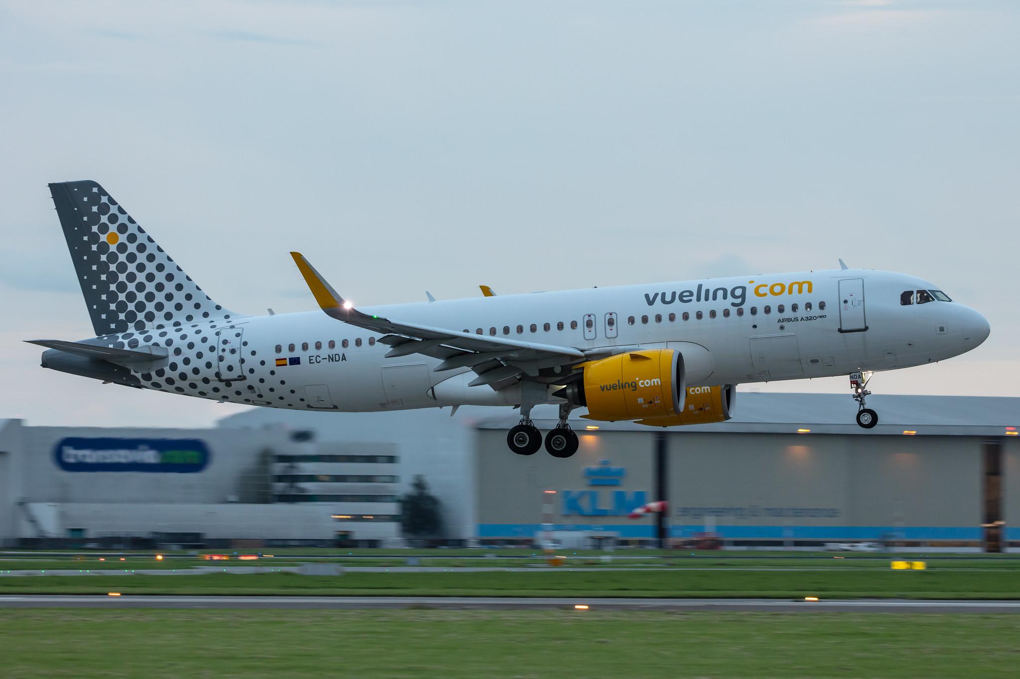 Amsterdam Airport Schiphol: Vueling (VY / VLG) |  Airbus A320-271N A20N | EC-NDA | MSN 8843