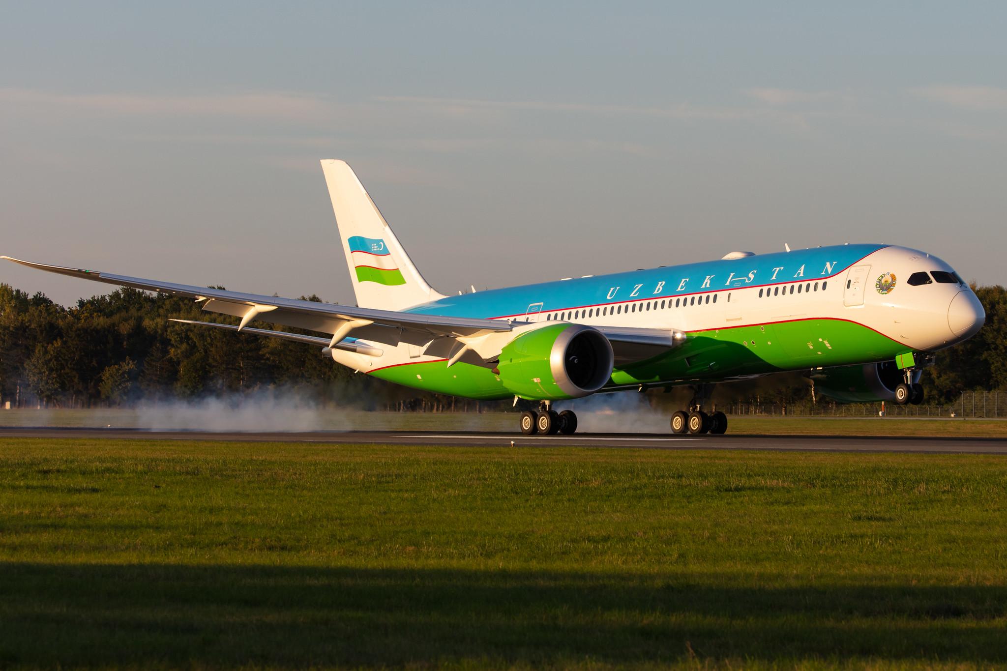 Hamburg Airport: Uzbekistan Airways (HY / UZB) |  Livery: Government |  Boeing 787-8 Dreamliner B788 | UK001 | MSN 64435