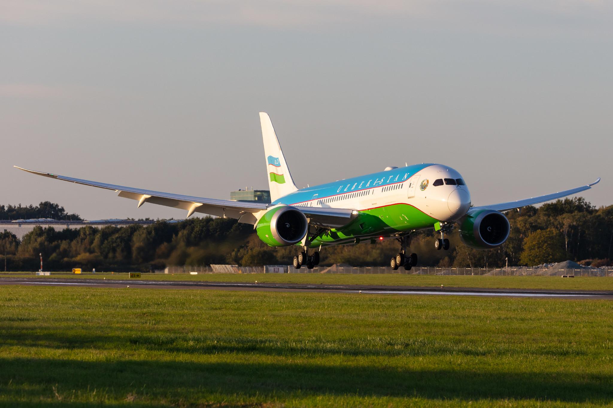 Hamburg Airport: Uzbekistan Airways (HY / UZB) |  Livery: Government |  Boeing 787-8 Dreamliner B788 | UK001 | MSN 64435