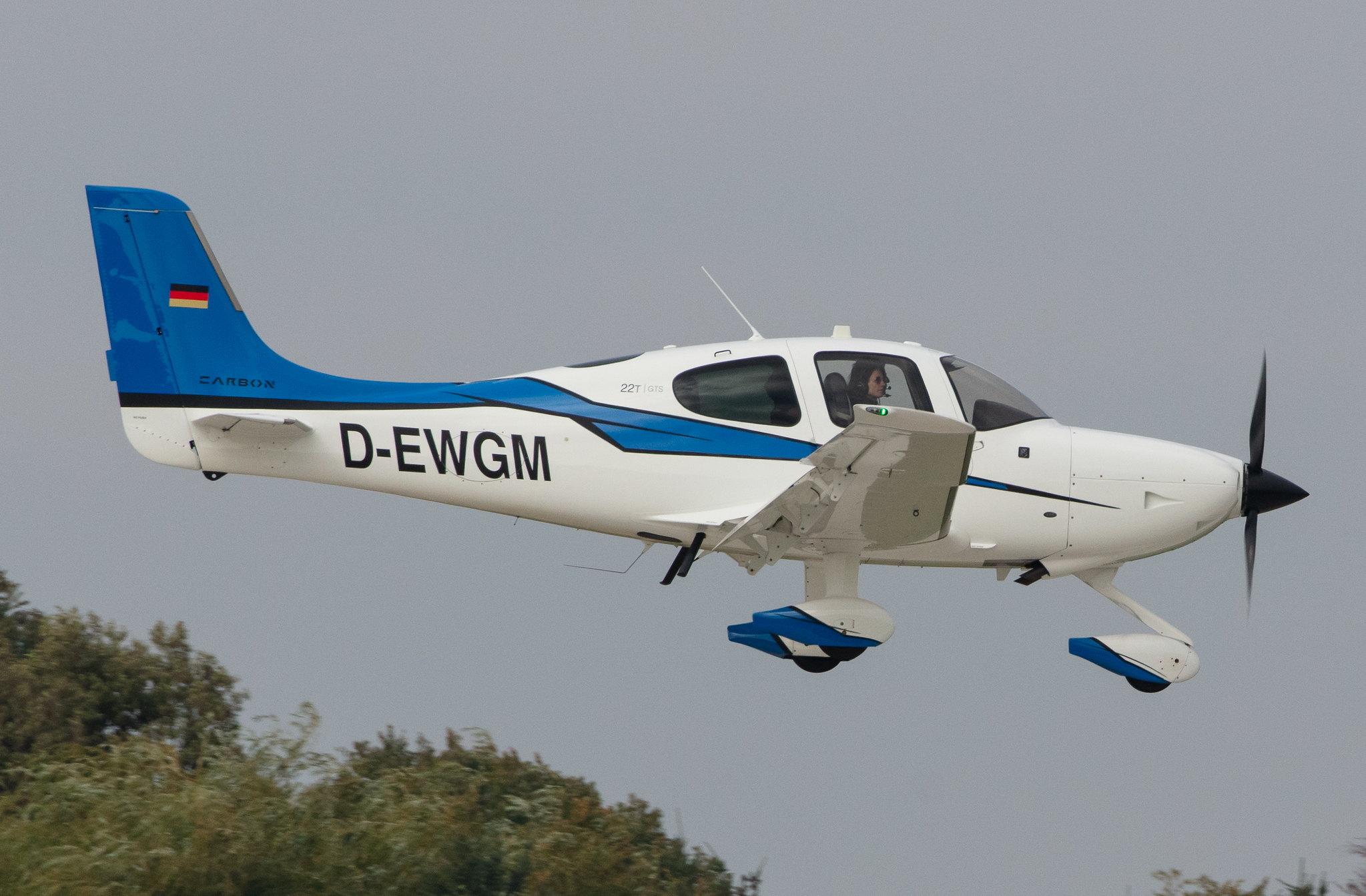 Hamburg Airport: Private owner |  Cirrus SR22T GTS Carbon S22T | D-EWGM | MSN 797
