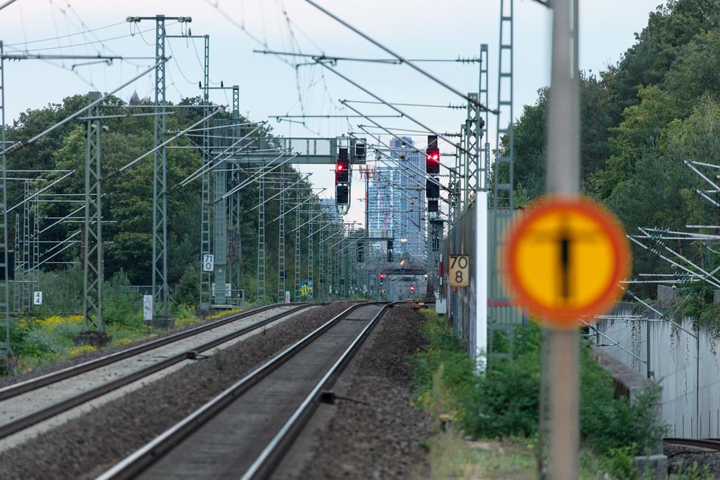 Frankfurt Airport: S-Bahn Zeppelinheim |