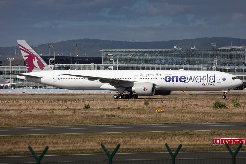 Frankfurt Airport: Qatar Airways (QR / QTR) |  Livery: Oneworld Livery |  Boeing 777-3DZ(ER) B77W | A7-BAG | MSN 36014
