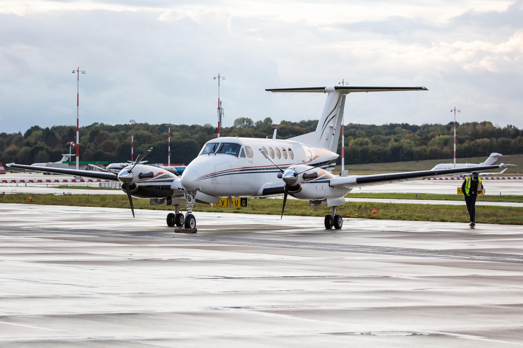 Frankfurt Airport: DragonFly Executive |  Beech B200 Super King Air BE20 | G-MEGN | MSN BB-1518