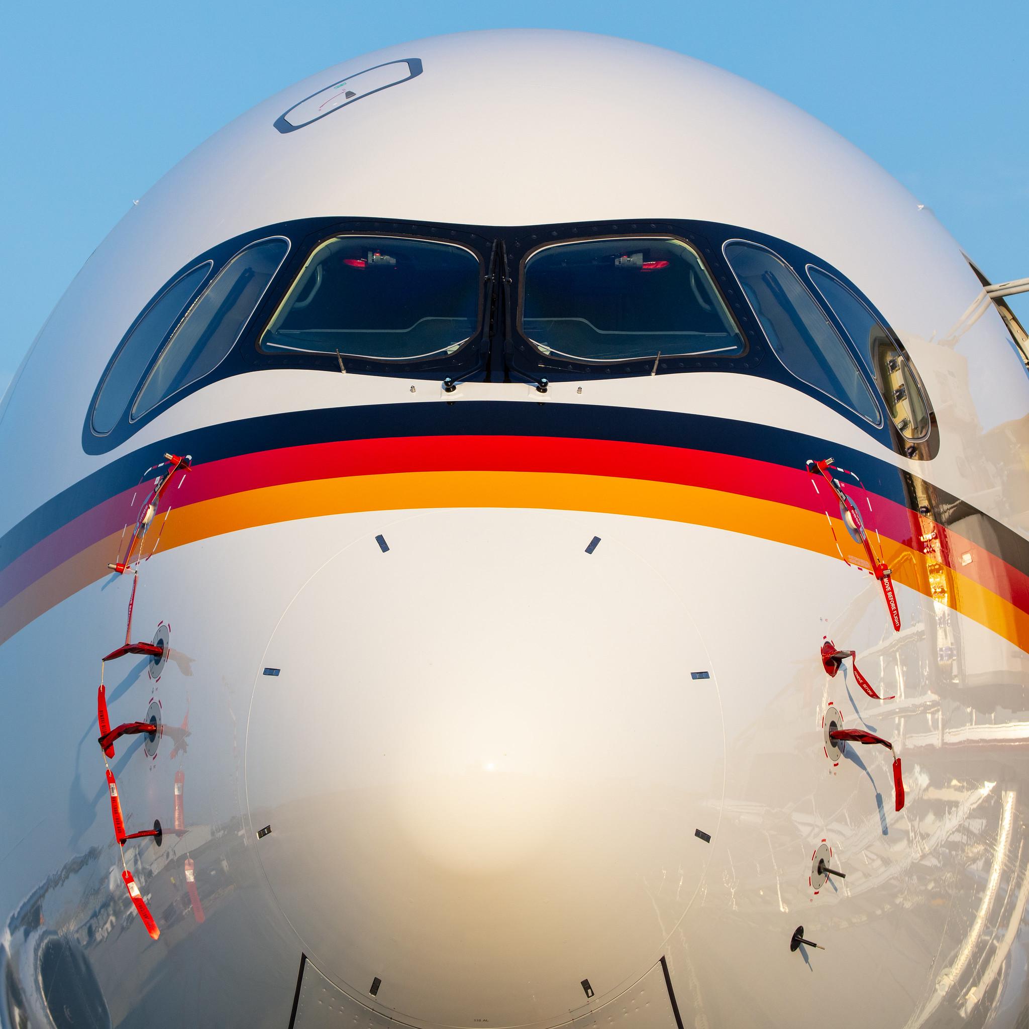 Hamburg Airport: German Air Force (/ GAF) |  Airbus A350-941 A359 | 10+03 (D-AGAF) | MSN 416