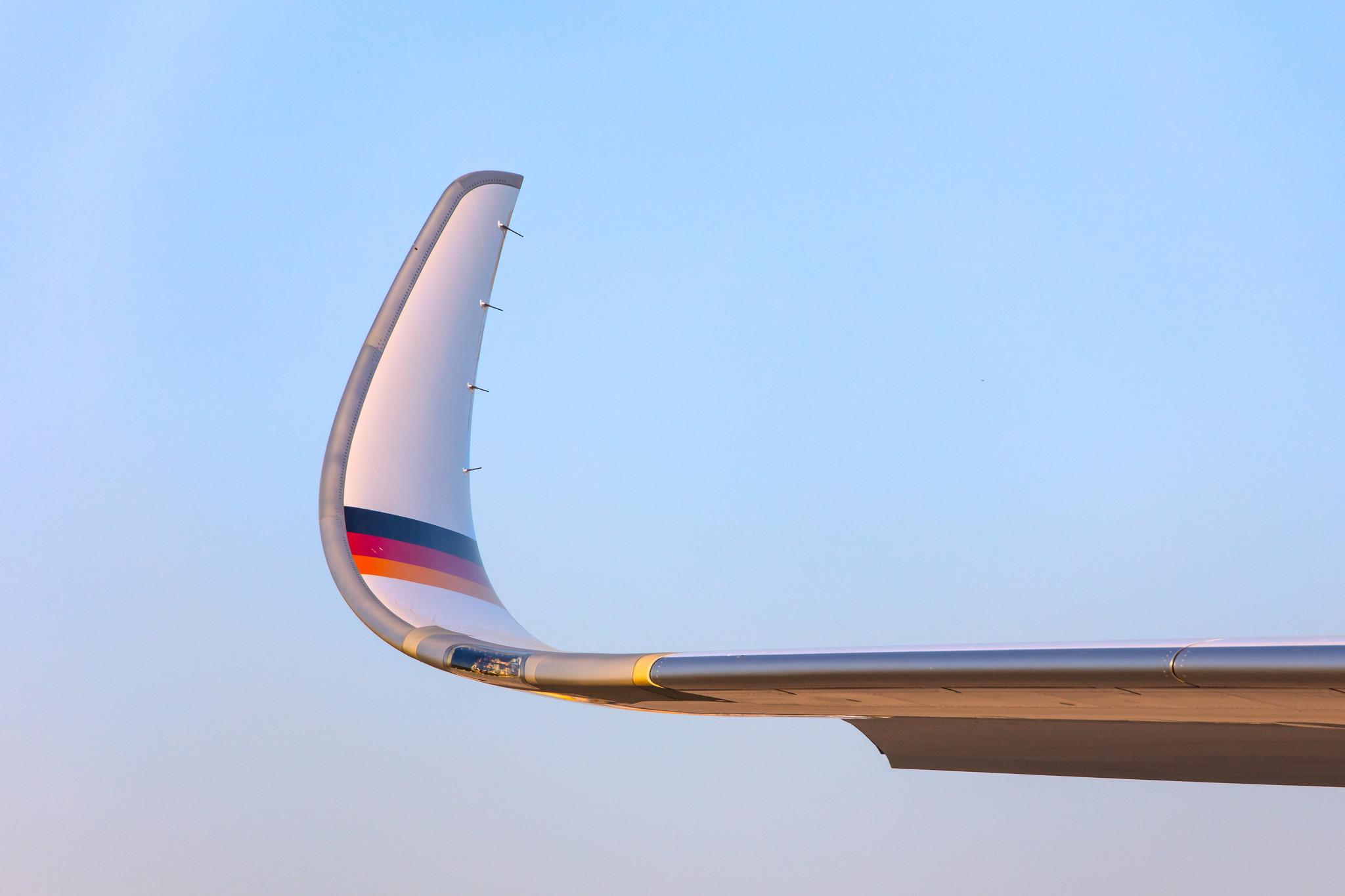 Hamburg Airport: German Air Force (/ GAF) |  Airbus A350-941 A359 | 10+03 (D-AGAF) | MSN 416