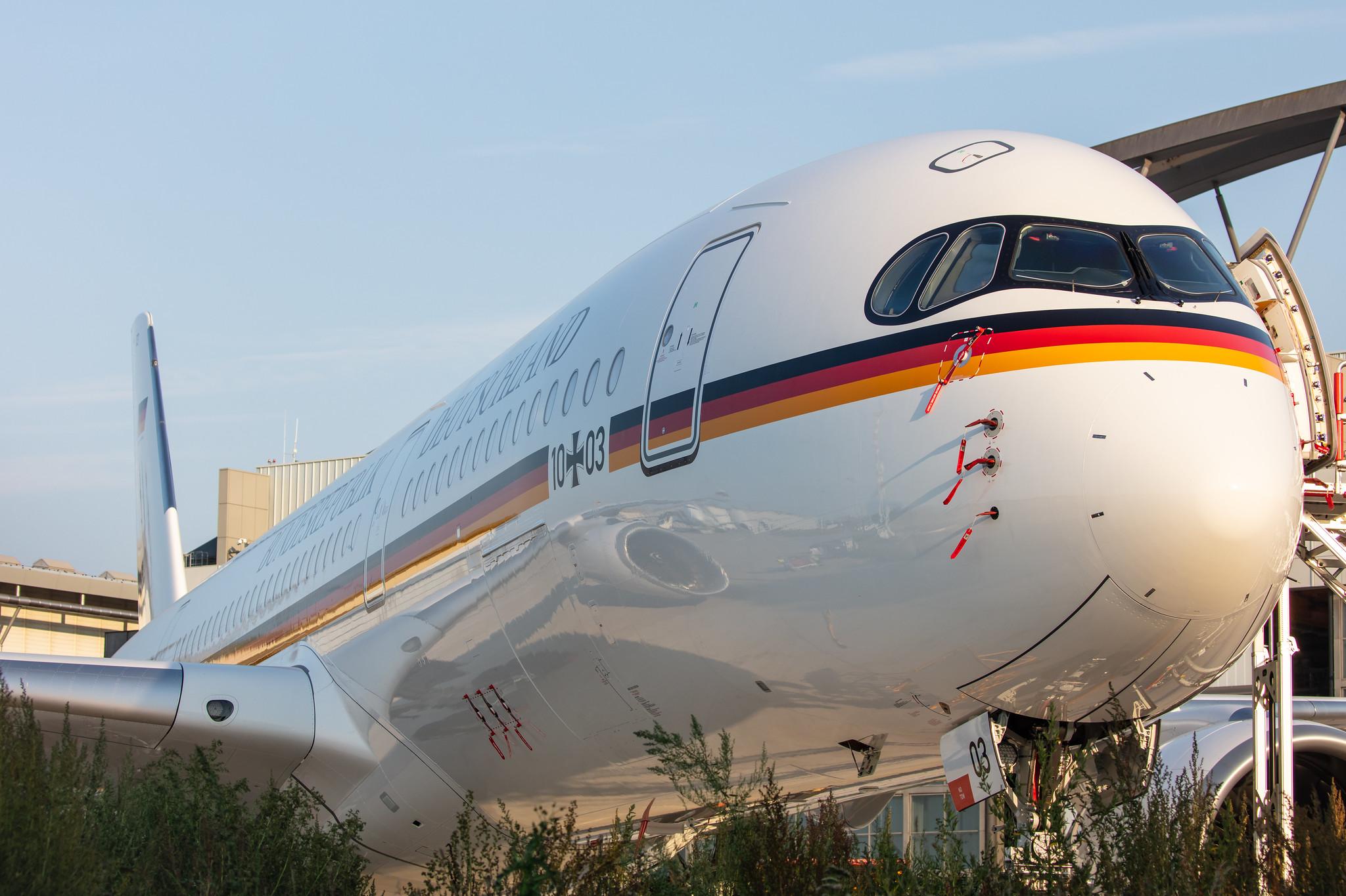 Hamburg Airport: German Air Force (/ GAF) |  Airbus A350-941 A359 | 10+03 (D-AGAF) | MSN 416