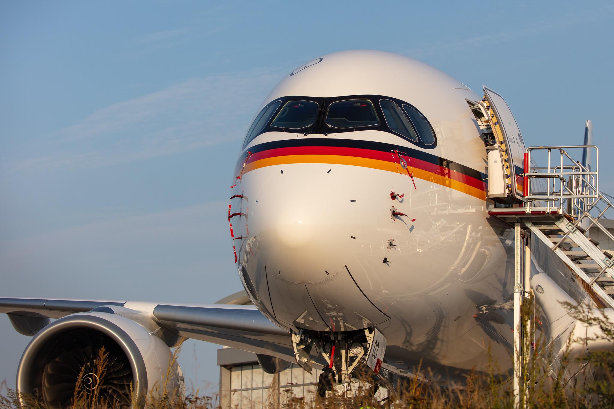 Hamburg Airport: German Air Force (/ GAF) |  Airbus A350-941 A359 | 10+03 (D-AGAF) | MSN 416