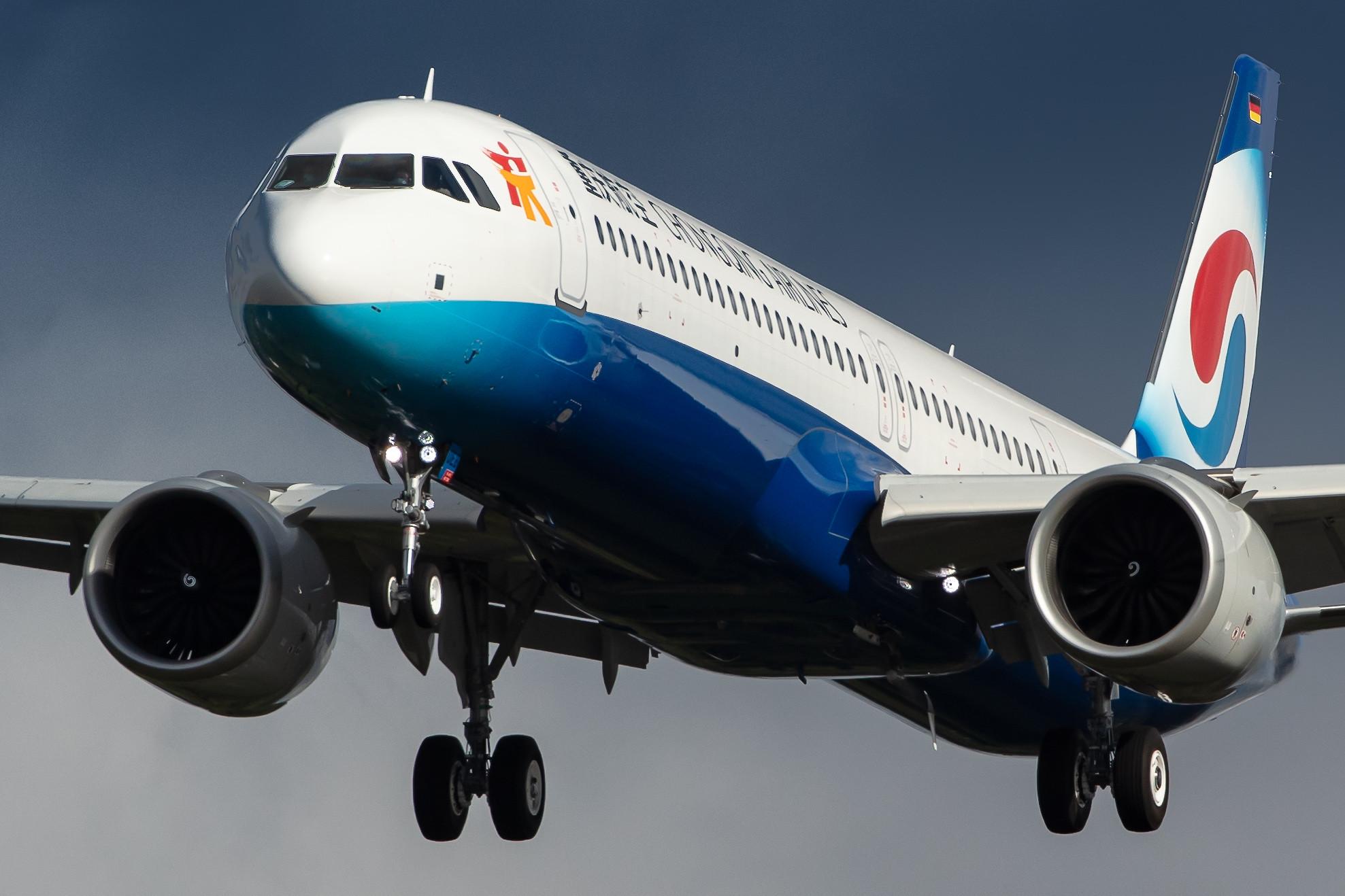 Hamburg Finkenwerder: Chongqing Airlines (OQ / CQN) |  Airbus A321-253NX A21N | D-AVYM (B-30E8) | MSN 9008