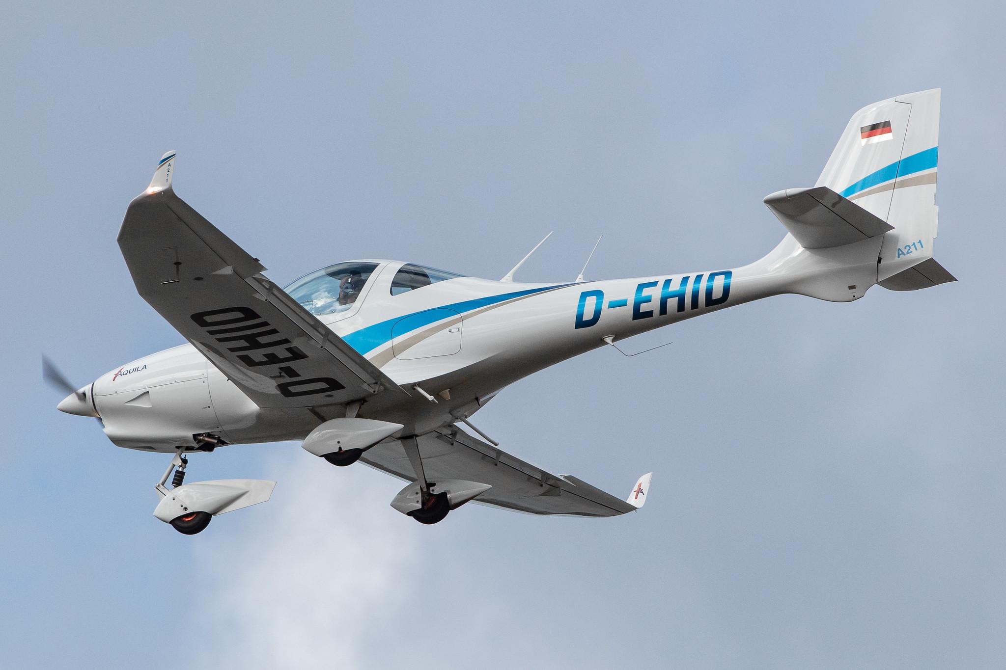 Hamburg Finkenwerder: Private owner |  Aquila A211 A210 | D-EHID | MSN AT01-100A-344