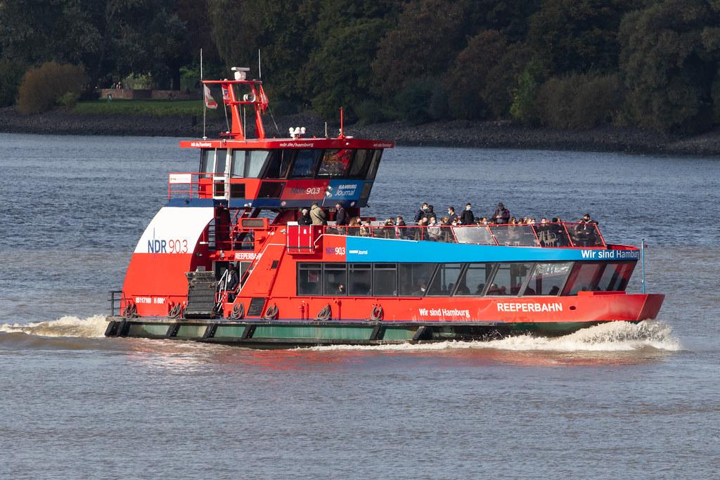 Hamburg Finkenwerder: HADAG Hafenfähre Reeperbahn |