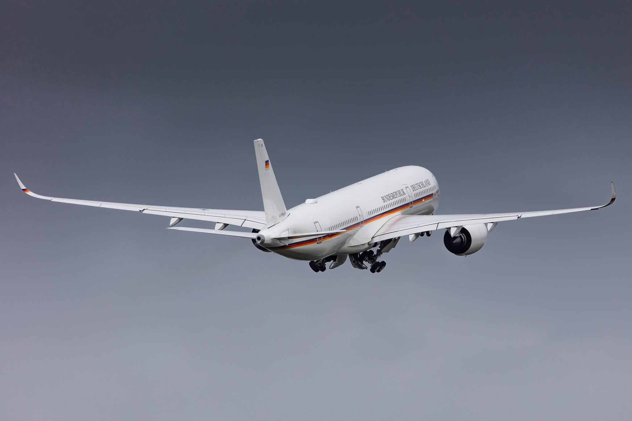Hamburg Airport: German Air Force (/ GAF) | Airbus A350-941 A359 | 10+03 | MSN 416