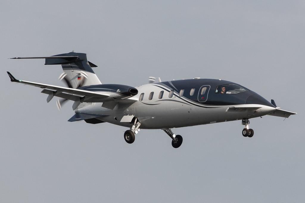 Hamburg Airport: AirGO Private Airline (/ XGO) |  Piaggio P-180 Avanti Evo P180 | D-IPPY | MSN 3010