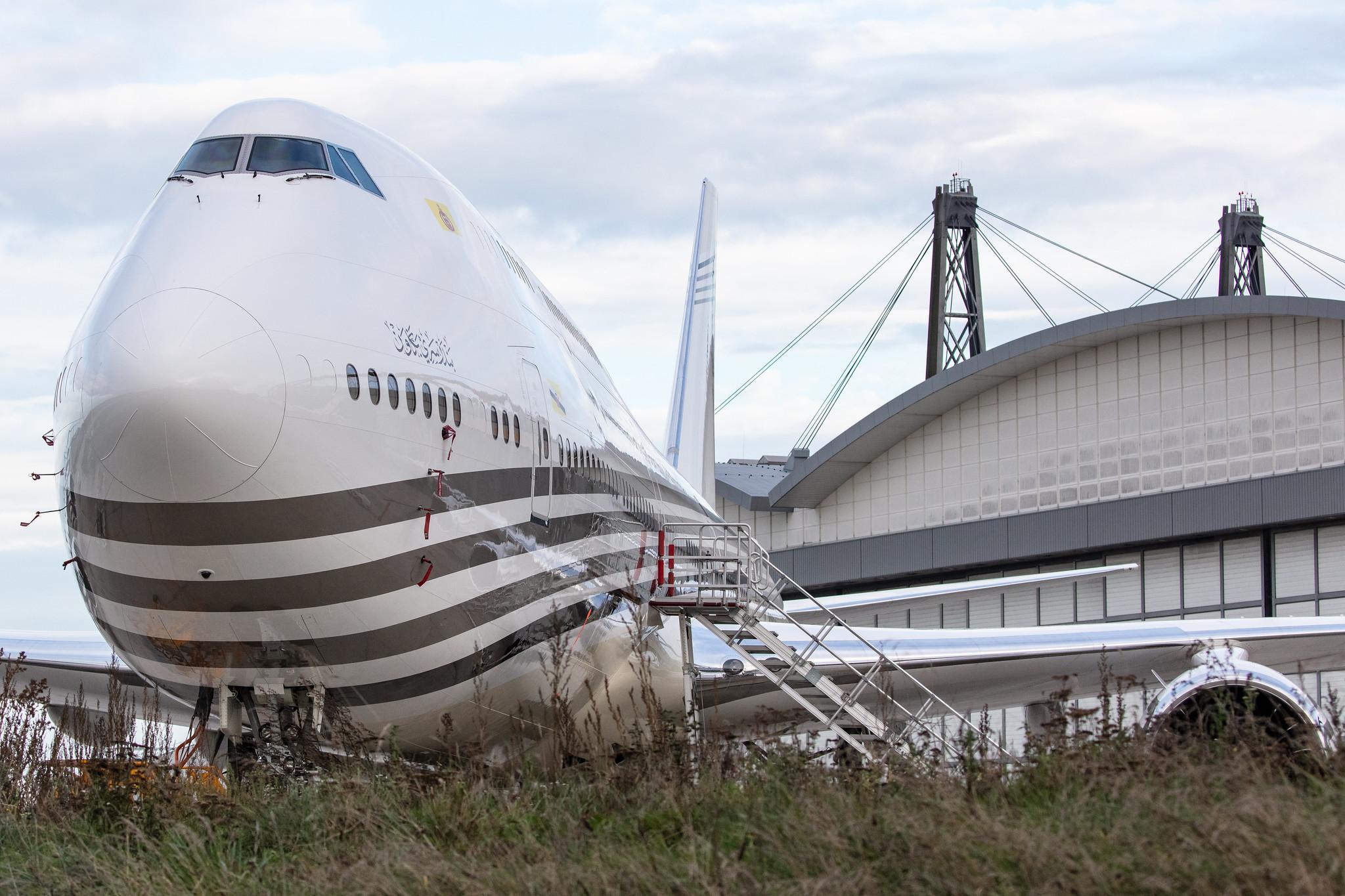 Hamburg Airport: Brunei Government |  Boeing 747-8LQ(BBJ) B748 | V8-BKH | MSN 41060