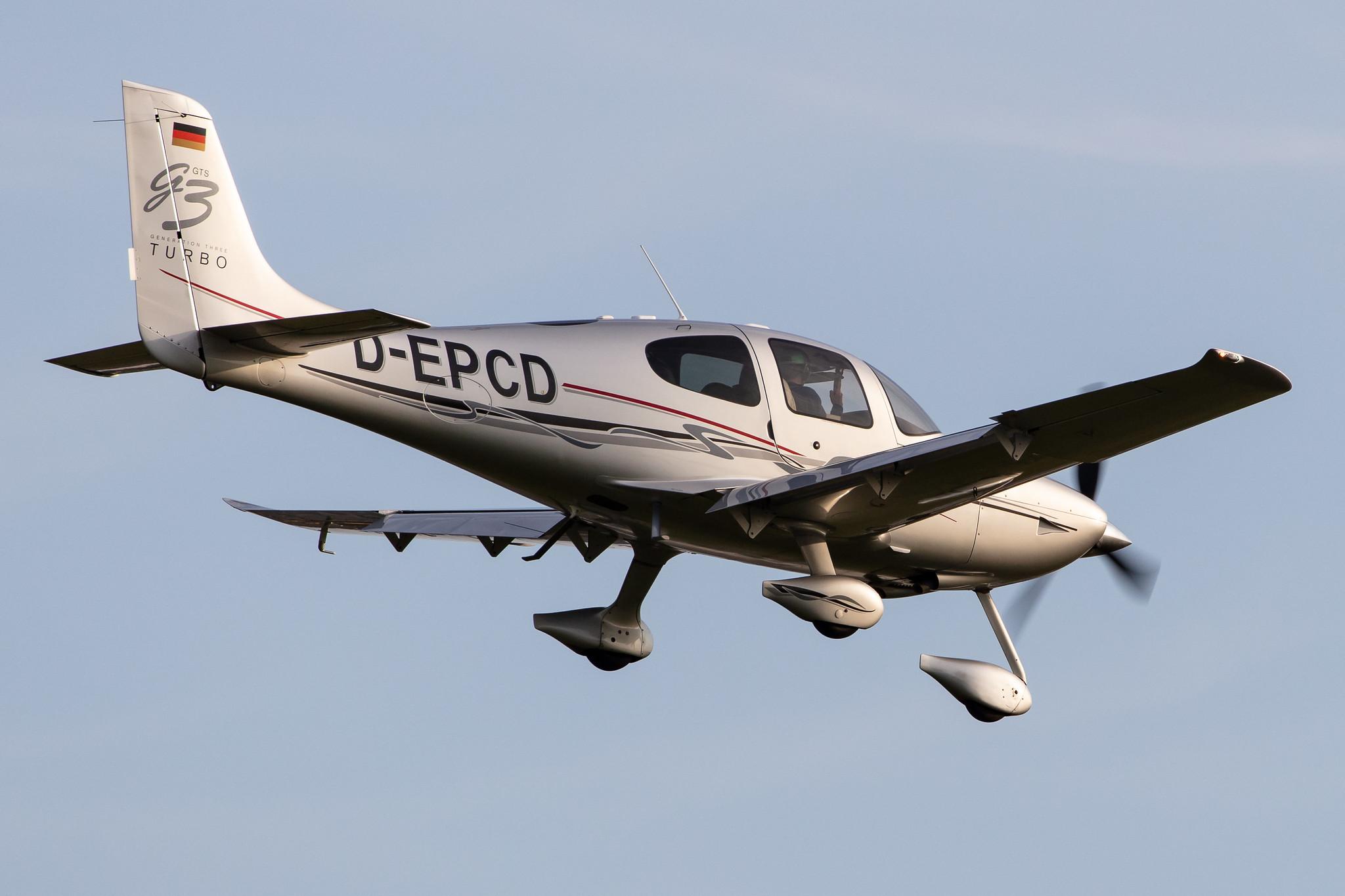 Hamburg Airport: Private owner |  Cirrrus SR22 SR22 | D-EPCD | MSN 2744