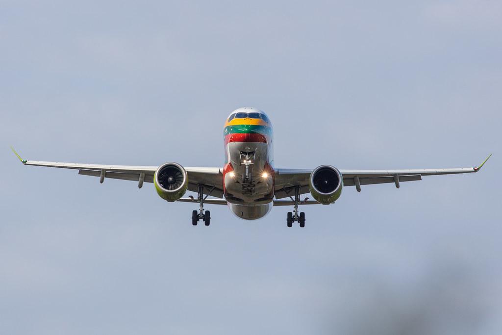 Hamburg Airport: Air Baltic (BT / BTI) |  Livery: Lithuanian Flag Livery |  Airbus A220-300 BCS3 | YL-CSK | MSN 55039
