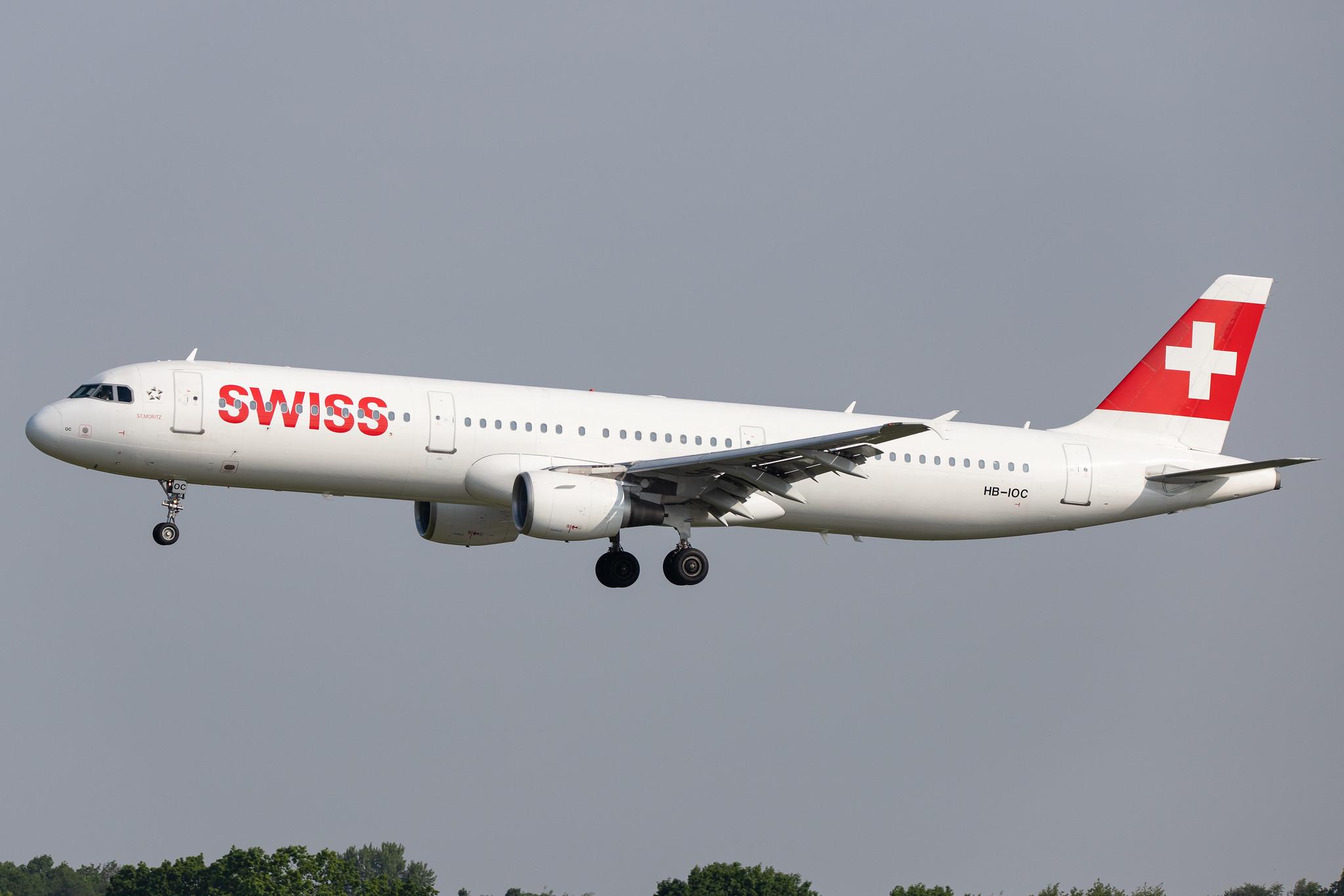 Hamburg Airport: Swiss (LX / SWR) |  Airbus A321-111 A321 | HB-IOC | MSN 0520