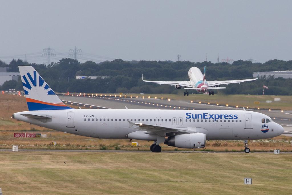 Hamburg Airport: SunExpress (XQ / SXS) | Operator: Avion Express |  Airbus A320-232 A320 | LY-VEL | MSN 1998