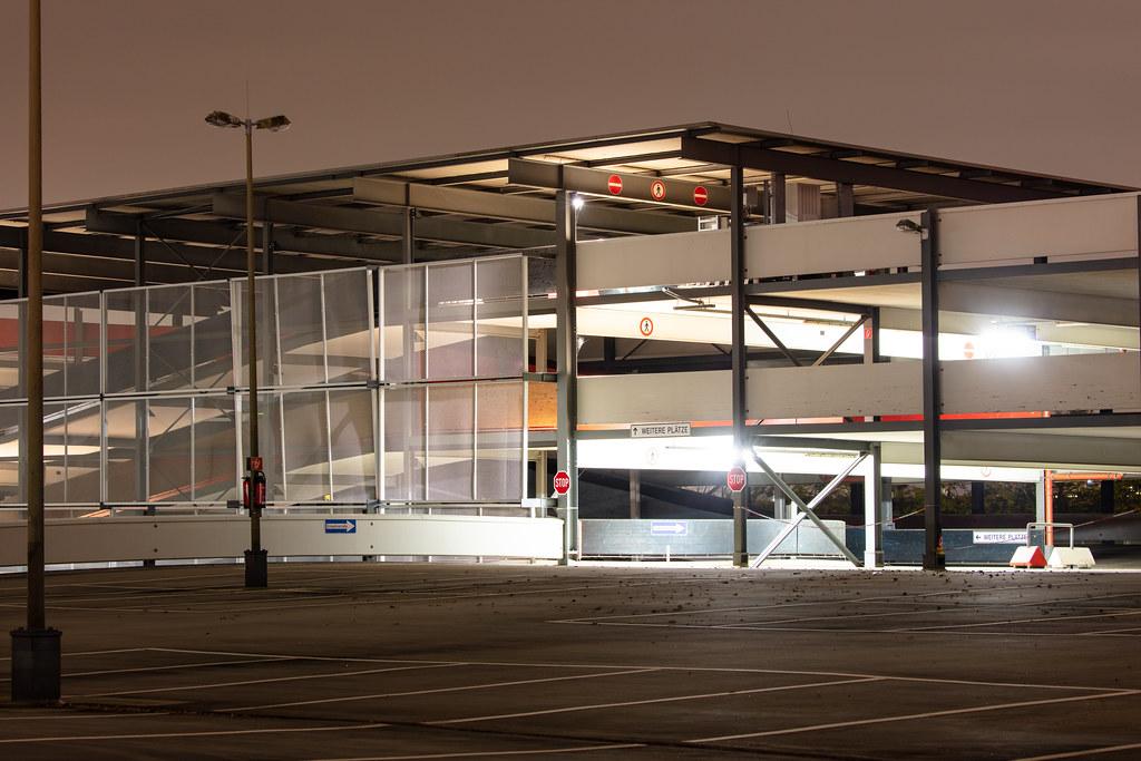 Hamburg Airport: Holiday-Parkhaus P8/P9 |