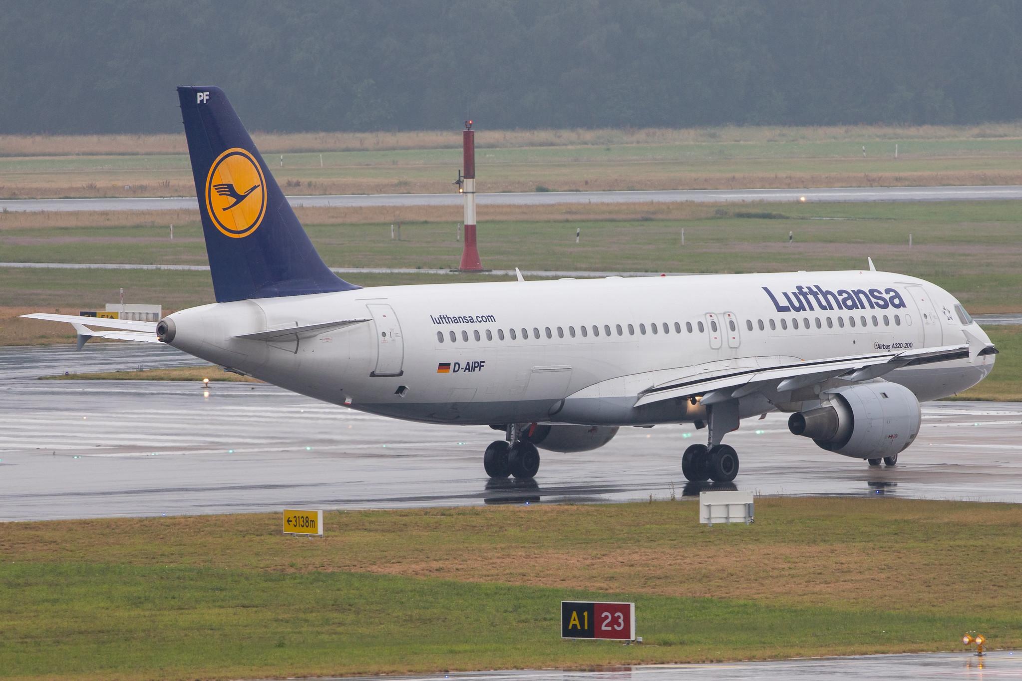 Hamburg Airport: Lufthansa (LH / DLH) |  Airbus A320-211 A320 | D-AIPF | MSN 0083