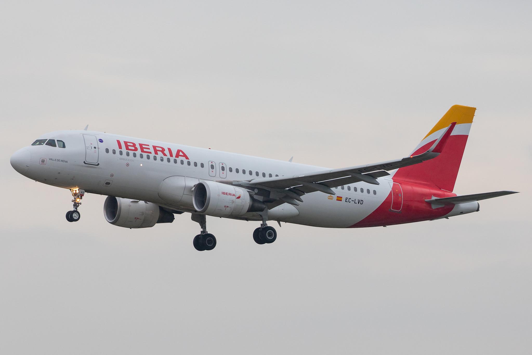 Hamburg Airport: Iberia (IB / IBE) |  Airbus A320-216 A320 | EC-LVD | MSN 5570