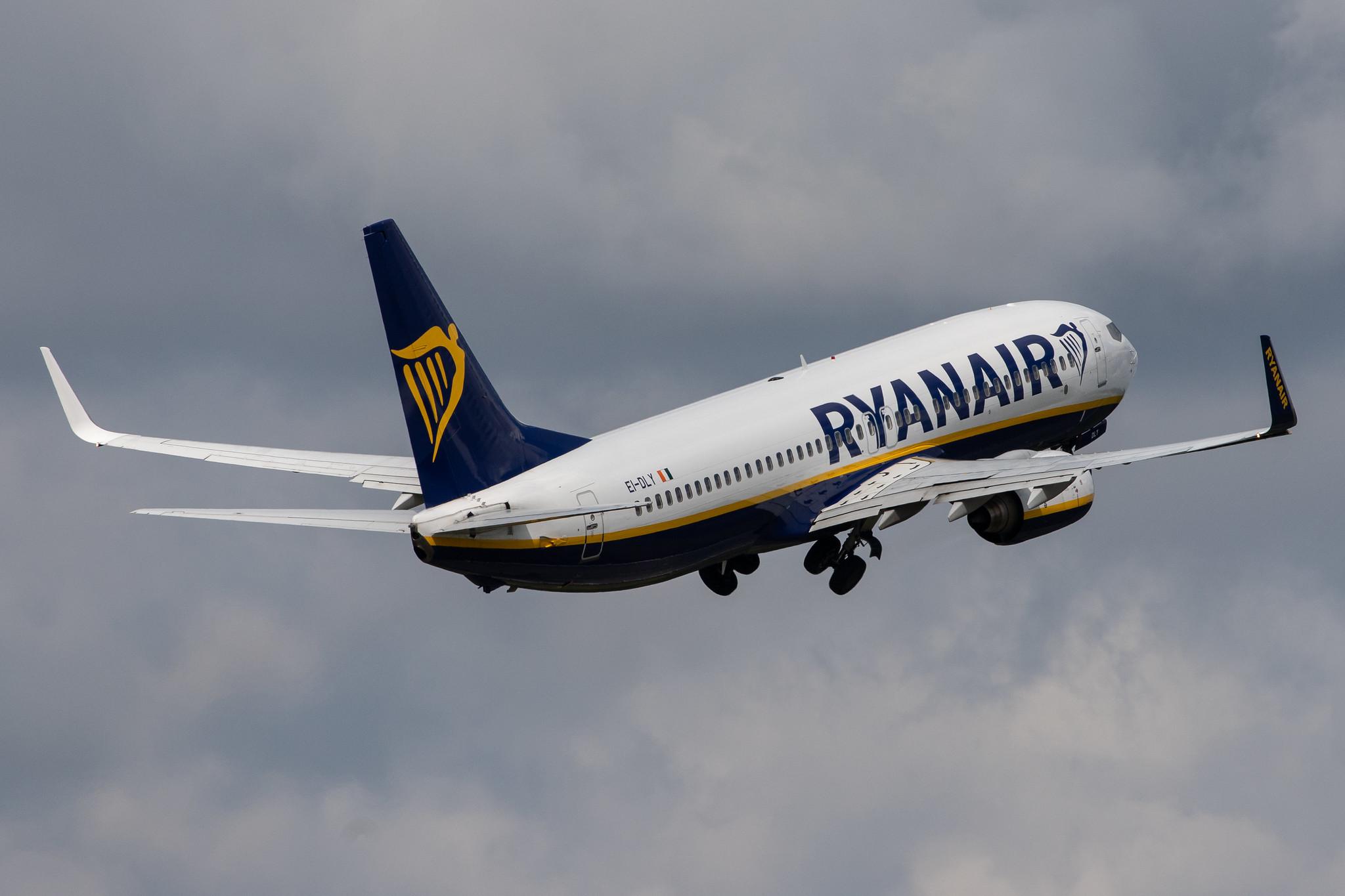 Hamburg Airport: Ryanair (FR / RYR) |  Boeing 737-8AS B738 | EI-DLY | MSN 33601