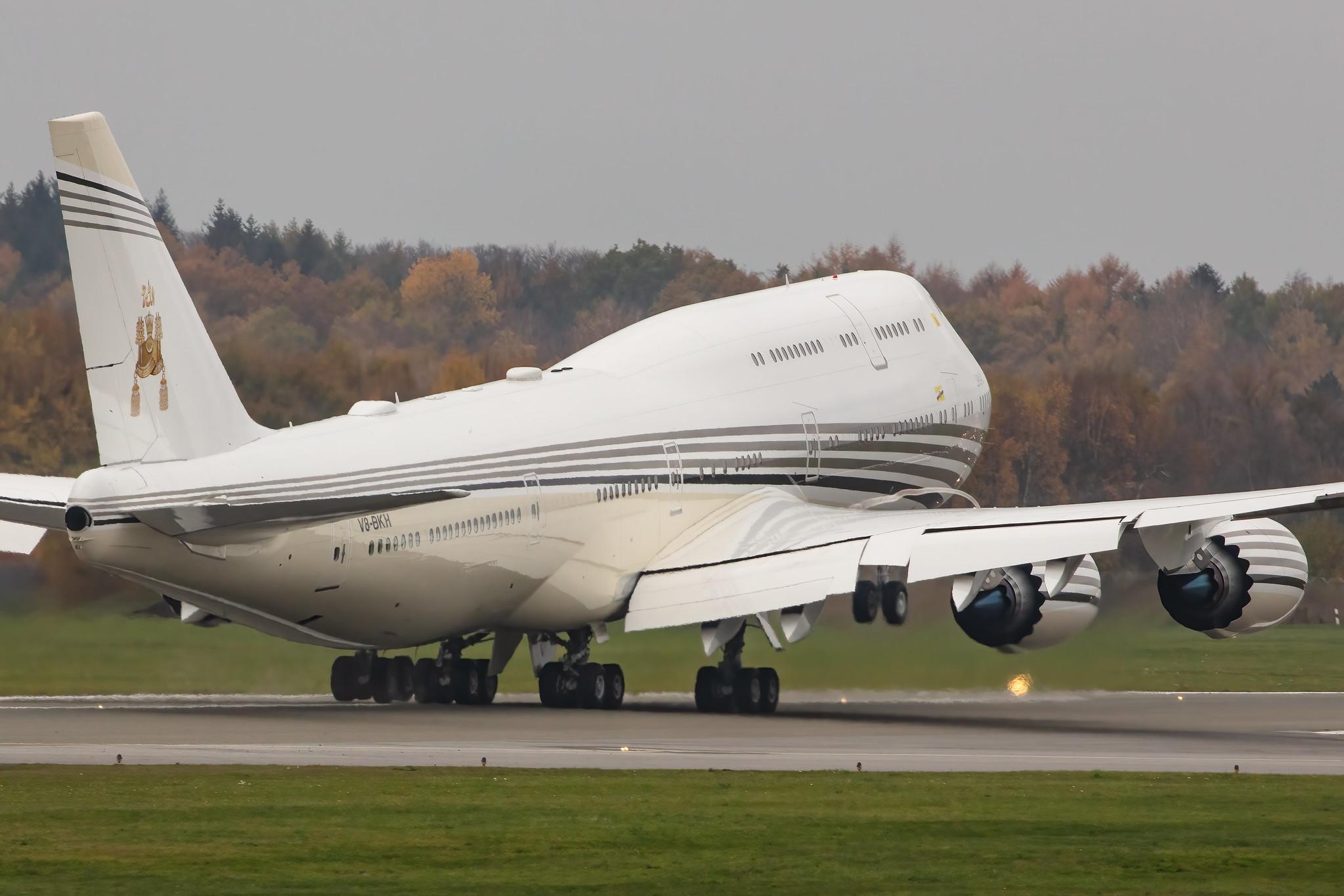 Hamburg Airport: Brunei Government |  Boeing 747-8LQ(BBJ) B748 | V8-BKH | MSN 41060