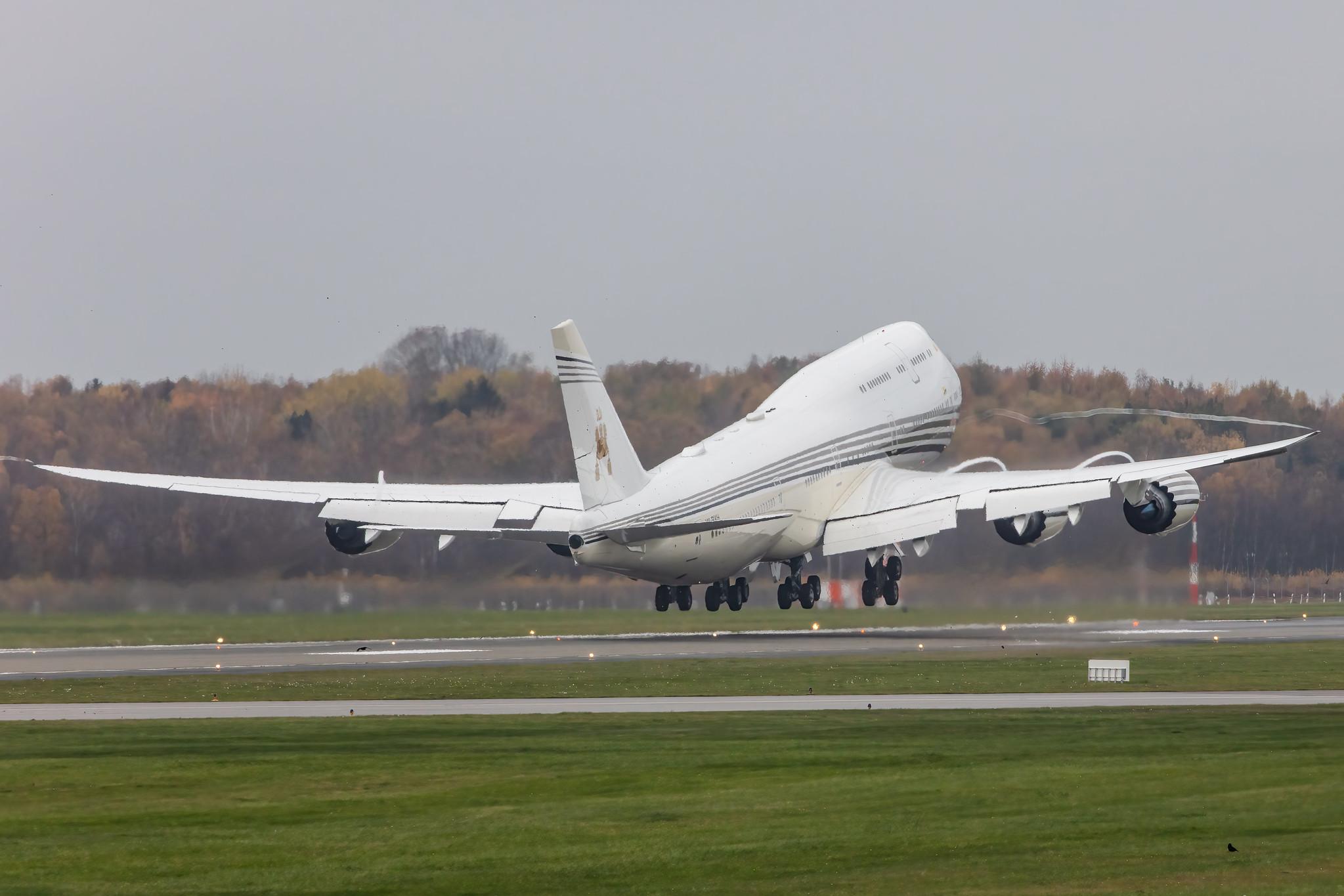 Hamburg Airport: Brunei Government |  Boeing 747-8LQ(BBJ) B748 | V8-BKH | MSN 41060