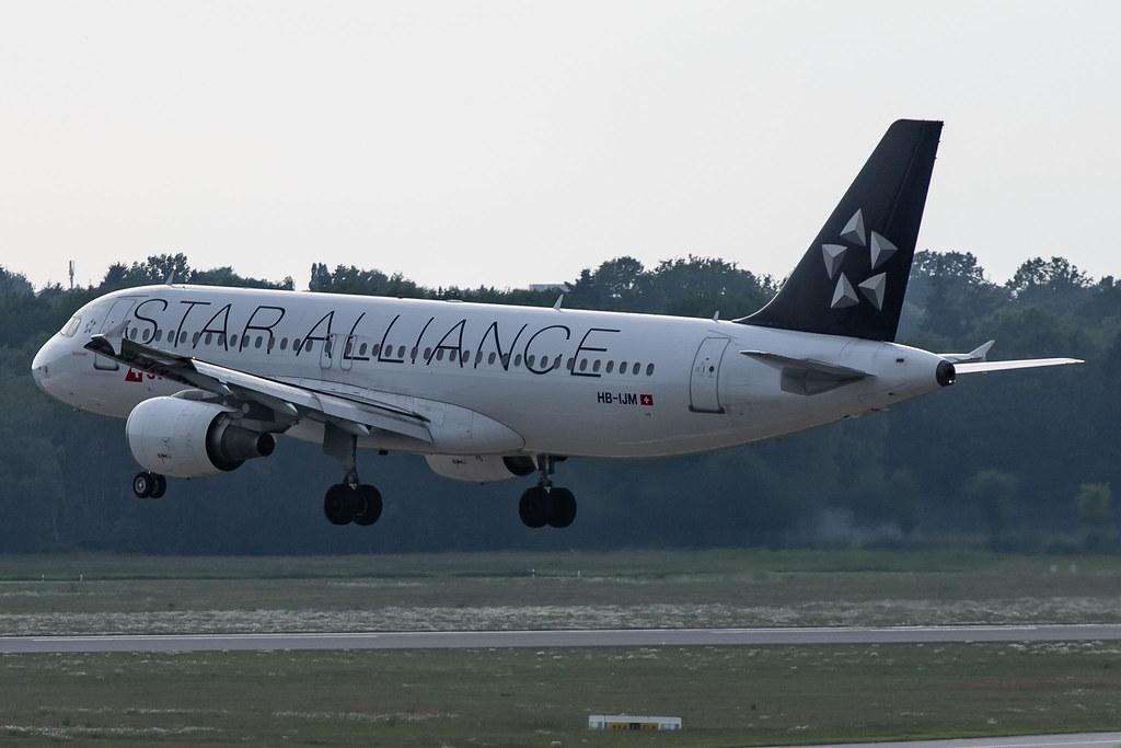 Hamburg Airport: Swiss (LX / SWR) |  Livery: Star Alliance Livery |  Airbus A320-214 A320 | HB-IJM | MSN 0635