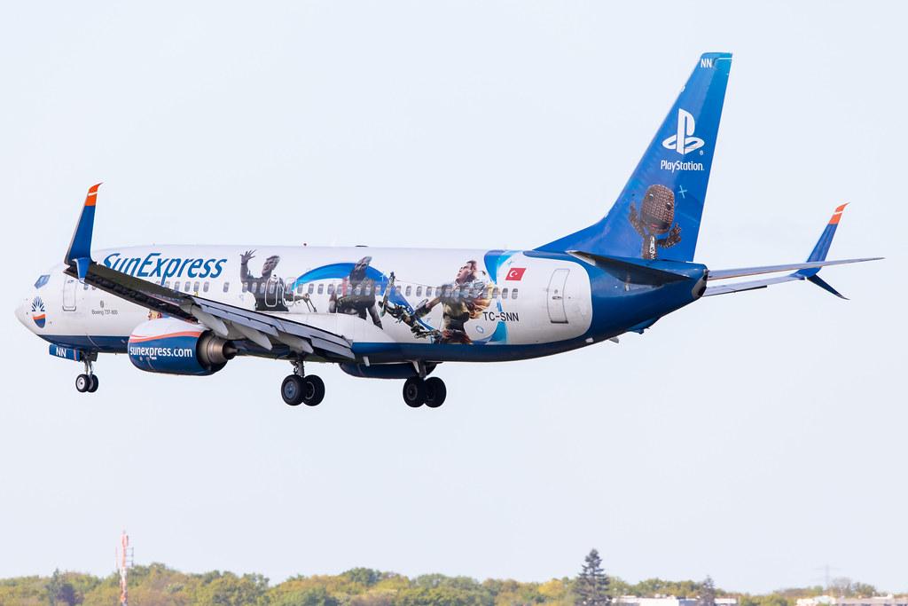 Hamburg Airport: SunExpress (XQ / SXS) | Livery: Playstation Livery |  Boeing 737-8HC B738 | TC-SNN | MSN 40775