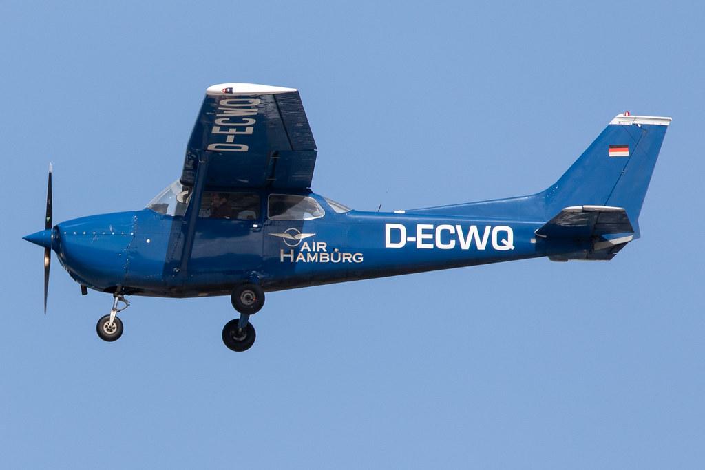 Hamburg Airport: Flugschule Hamburg |  Cessna F172M Skyhawk C172 | D-ECWQ | MSN 0950