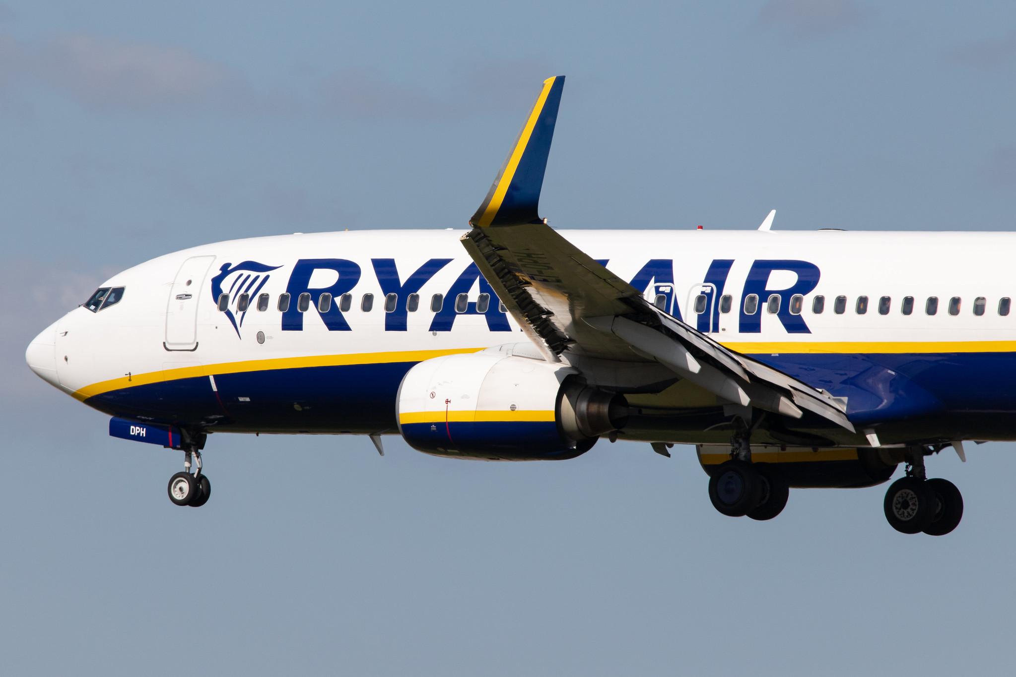 Hamburg Airport: Ryanair (FR / RYR) |  Boeing 737-8AS B738 | EI-DPH | MSN 33624