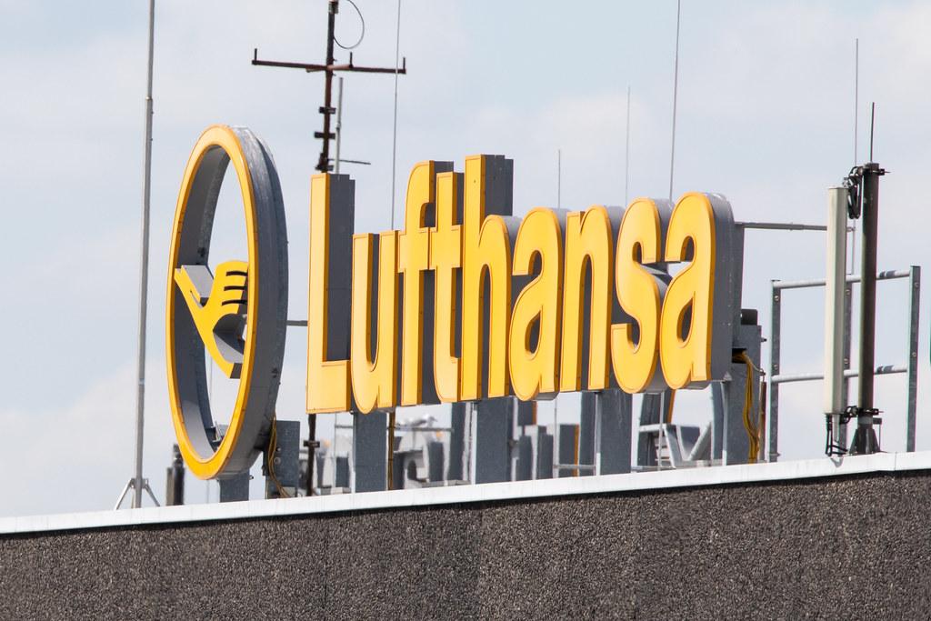 Hamburg Airport: Lufthansa Schriftzug |