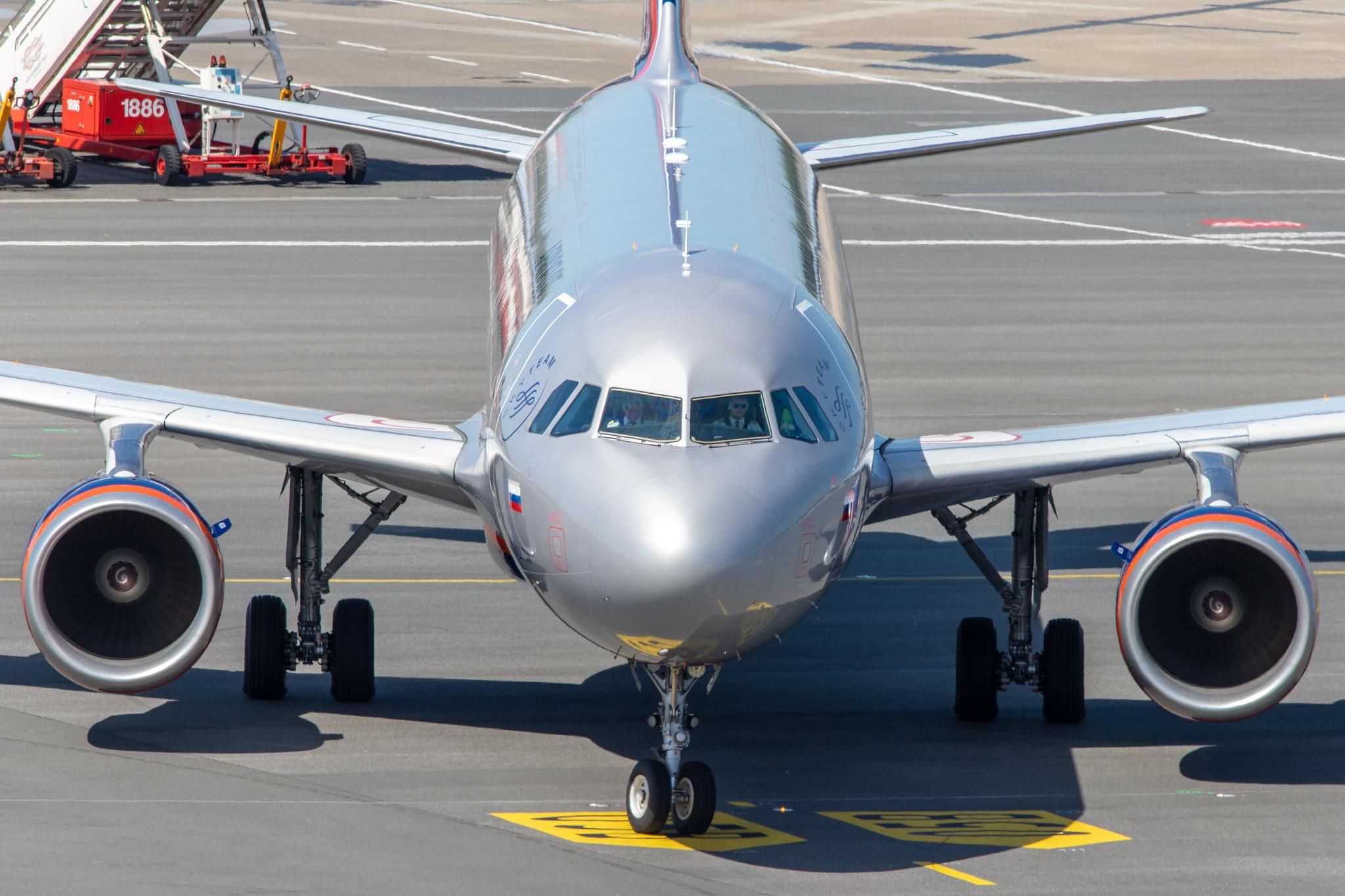 Hamburg Airport: Aeroflot (SU / AFL) |  Airbus A320-214 A320 | VP-BII | MSN 8133