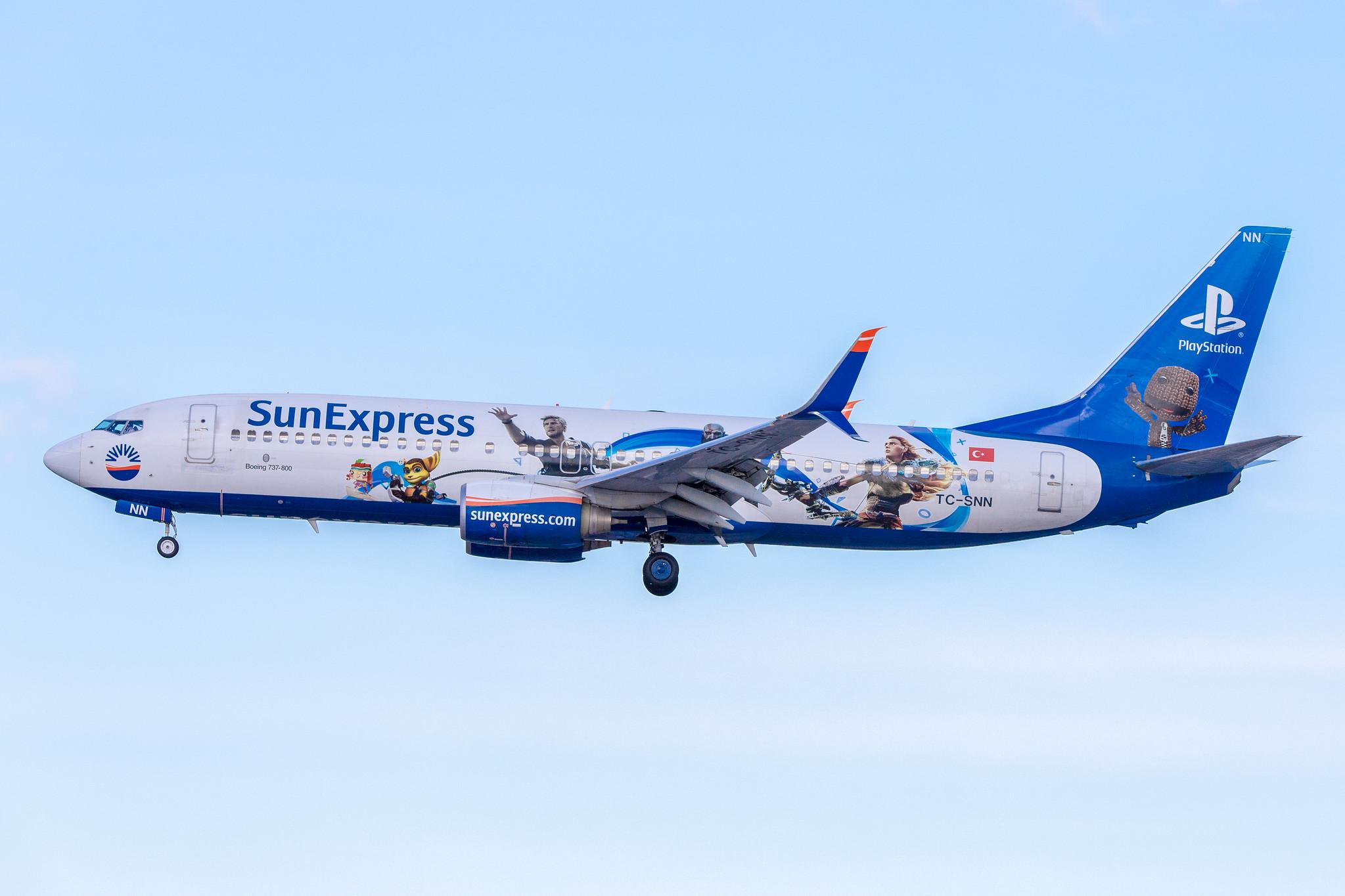 Hamburg Airport: SunExpress (XQ / SXS) | Livery: Playstation Livery |  Boeing 737-8HC B738 | TC-SNN | MSN 40775
