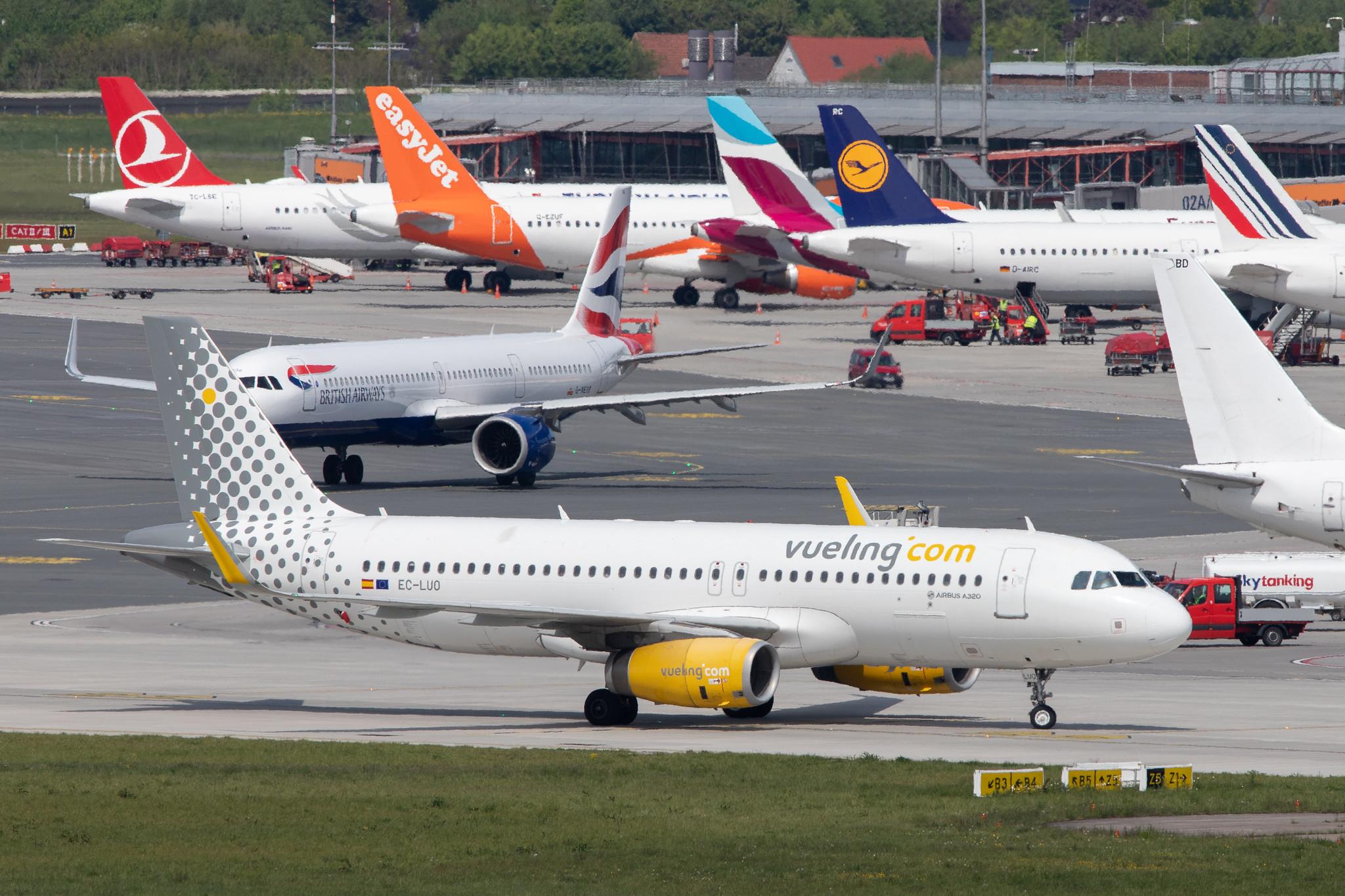 Hamburg Airport: Vueling (VY / VLG) |  Airbus A320-232 A320 | EC-LUO | MSN 5530