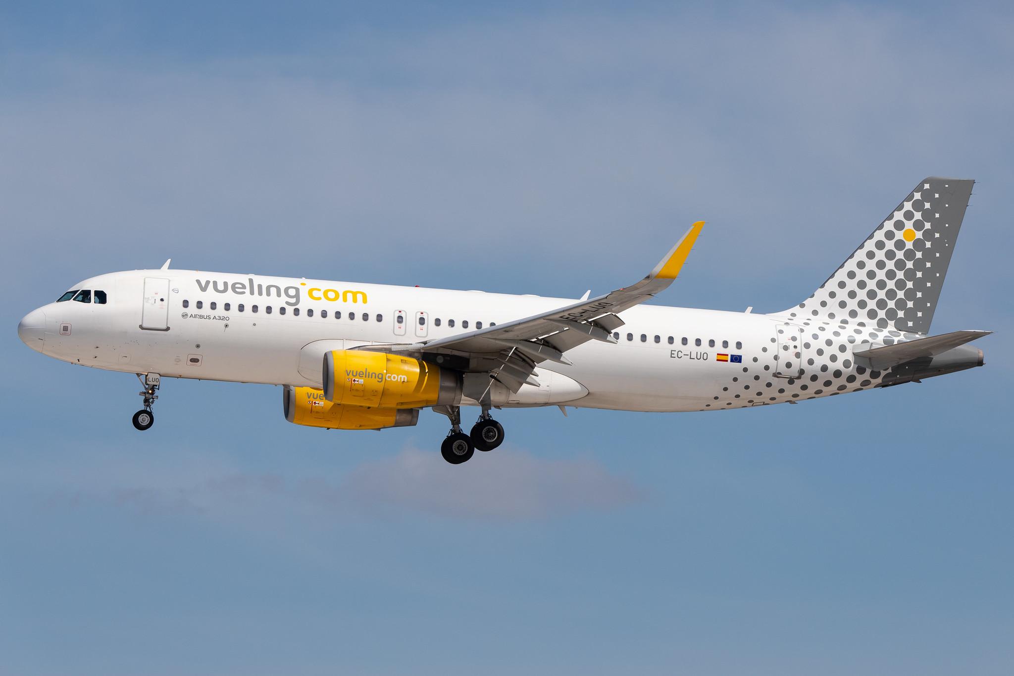 Hamburg Airport: Vueling (VY / VLG) |  Airbus A320-232 A320 | EC-LUO | MSN 5530