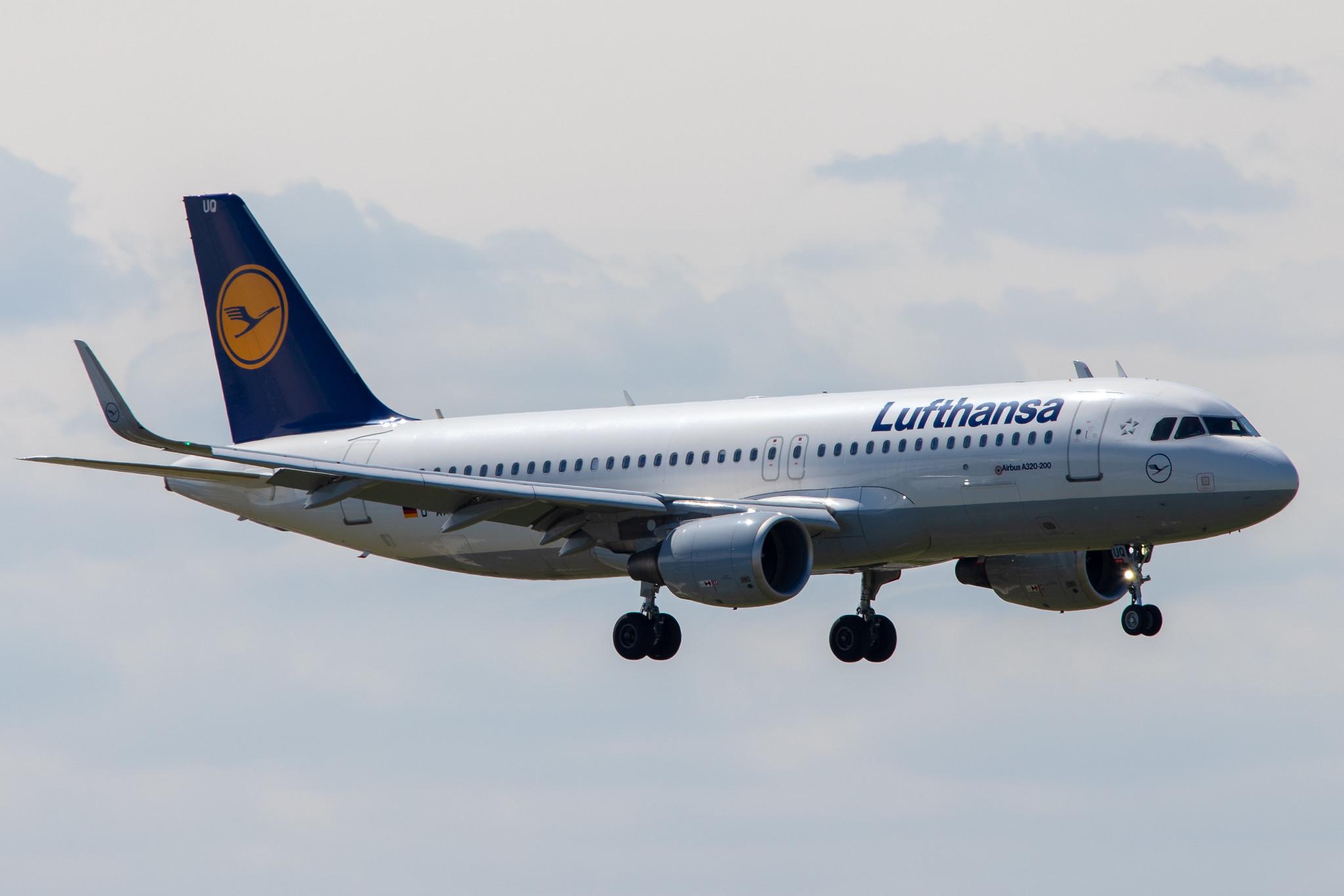 Hamburg Airport: Lufthansa (LH / DLH) |  Airbus A320-214 A320 | D-AIUQ | MSN 6947