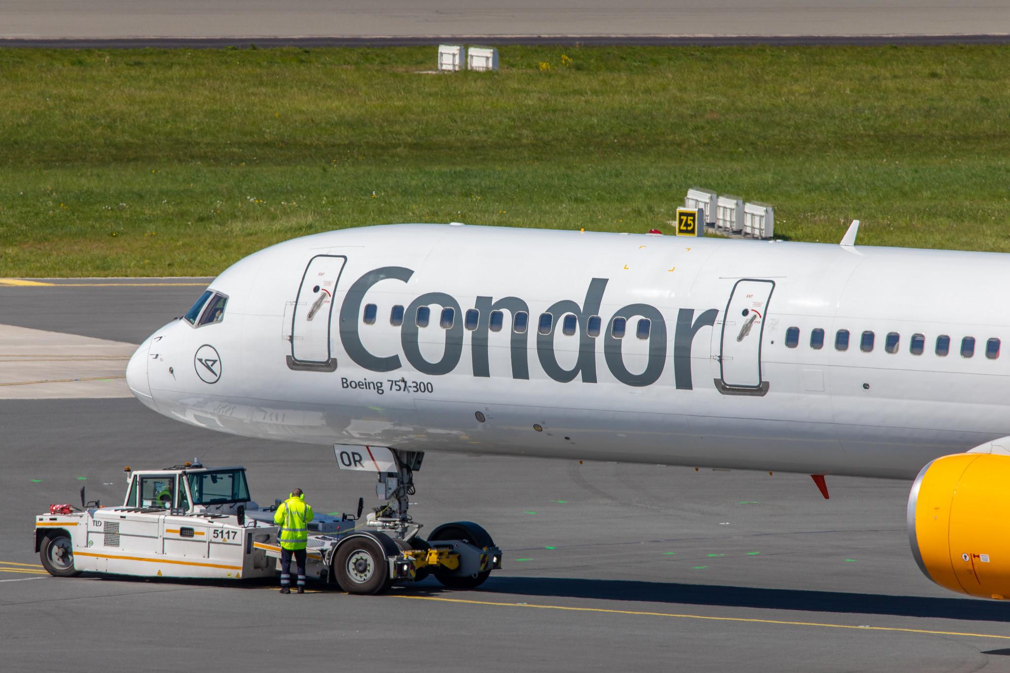 Hamburg Airport: Condor (DE / CFG) |  Boeing 757-3CQ B753 | D-ABOR | MSN 32242