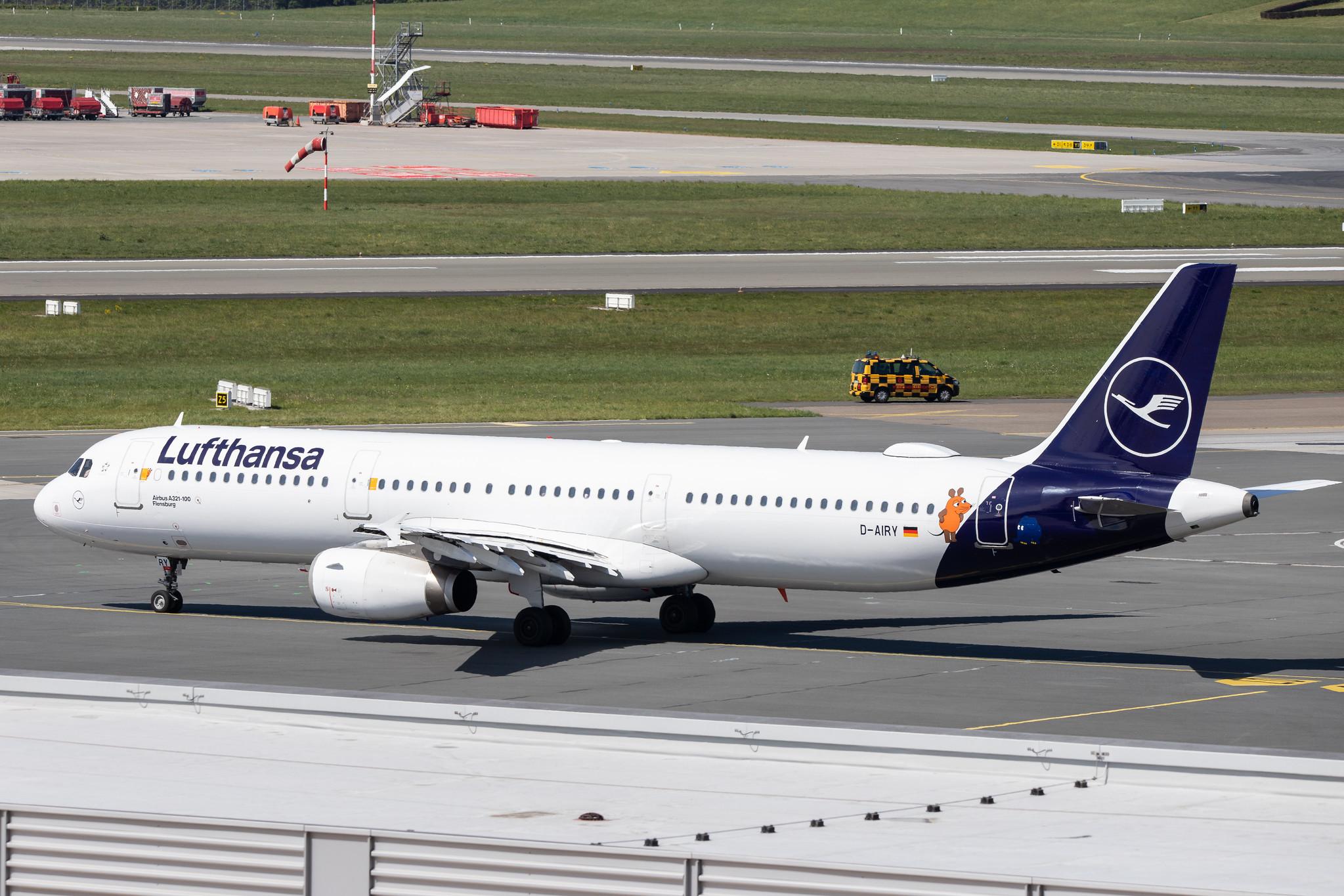 Hamburg Airport: Lufthansa (LH / DLH) | Livery: Die Maus Sticker | Airbus A321-131 A321 | D-AIRY | MSN 0901
